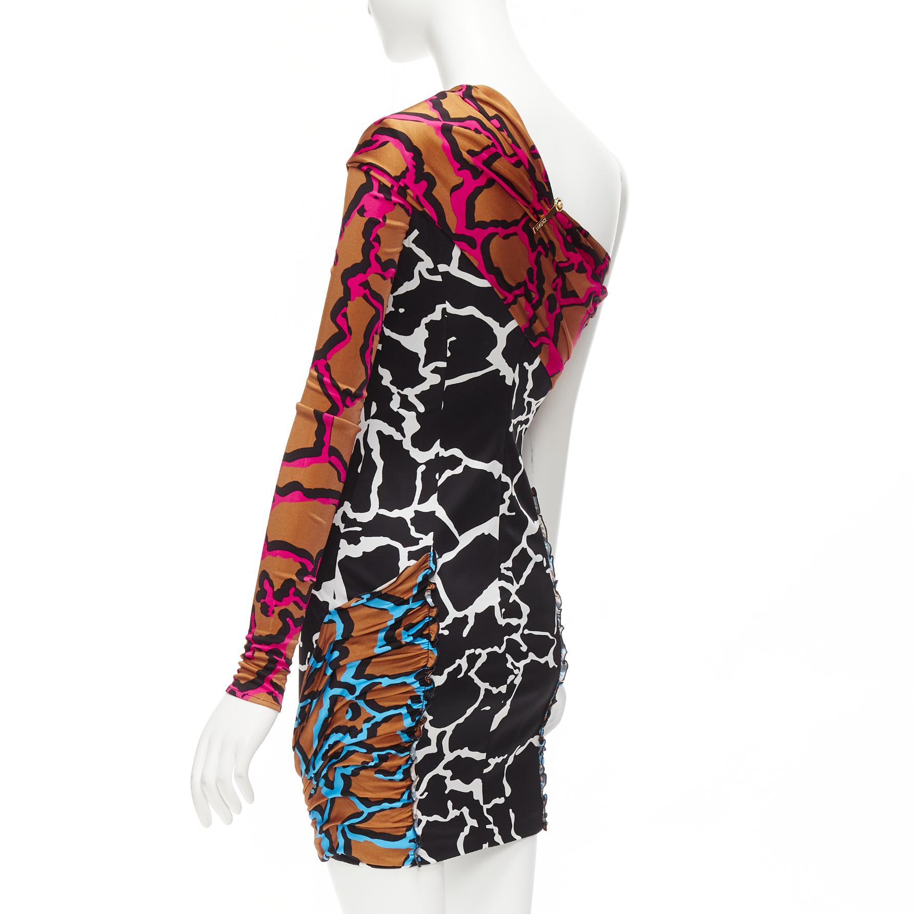 VERSACE Abito da passerella misto stampa giraffa con logo dorato, con clip e parrucca IT36 XXS in vendita 1