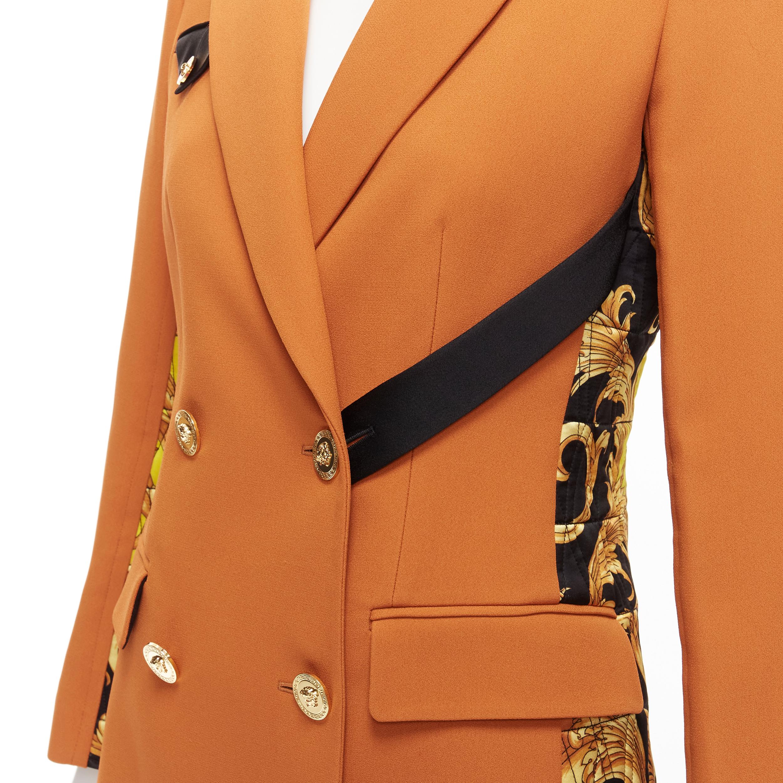 VERSACE Runway orange brown gold medusa quilted baroque print blazer jacket IT38 XS
Reference: CC/A00389
Brand: Versace
Designer: Donatella Versace
Collection: Runway
Material: Viscose, Blend
Color: Brown, Yellow
Pattern: Barocco
Closure: