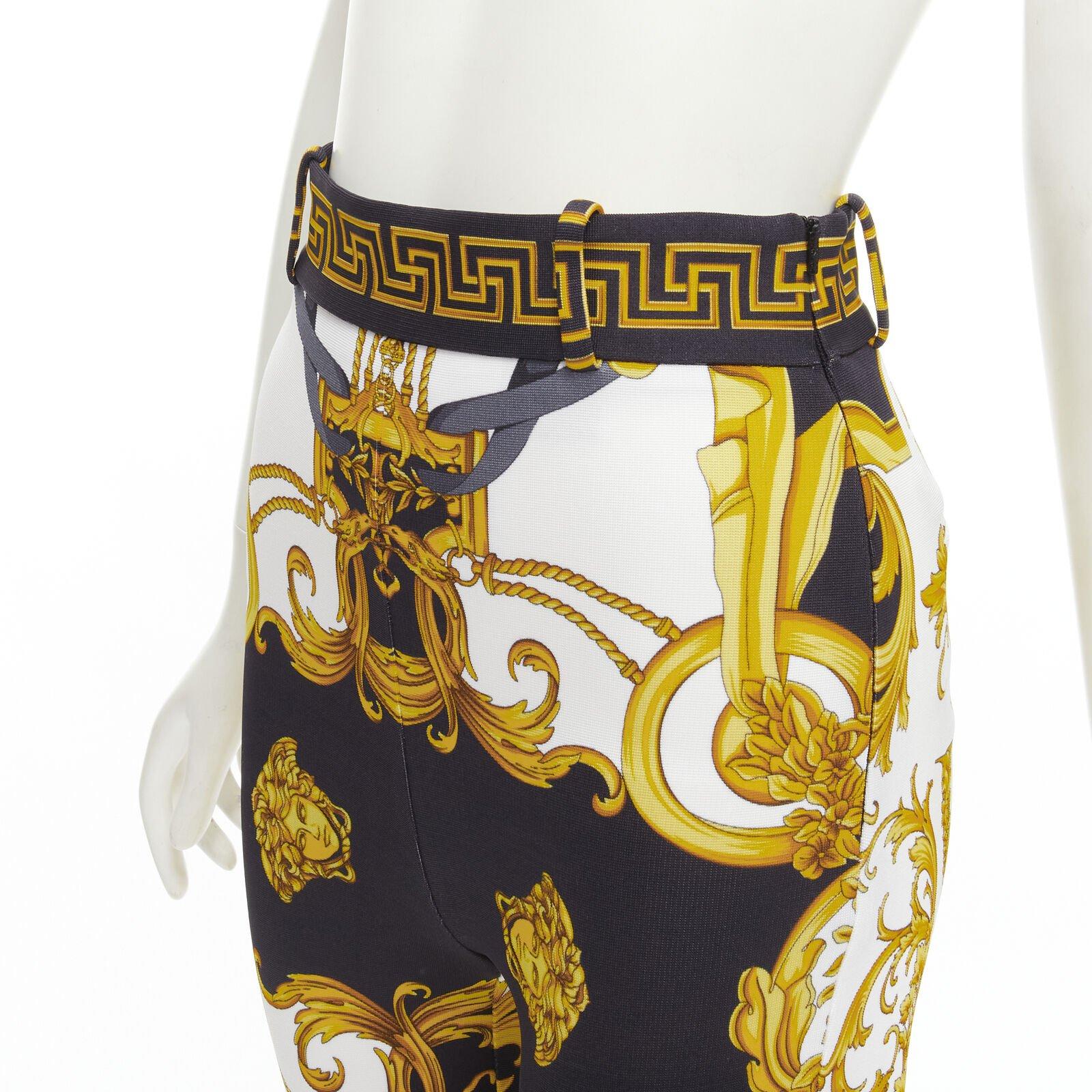 VERSACE Pantaloni legging elasticizzati Runway Barocco oro nero IT44 L in vendita 2