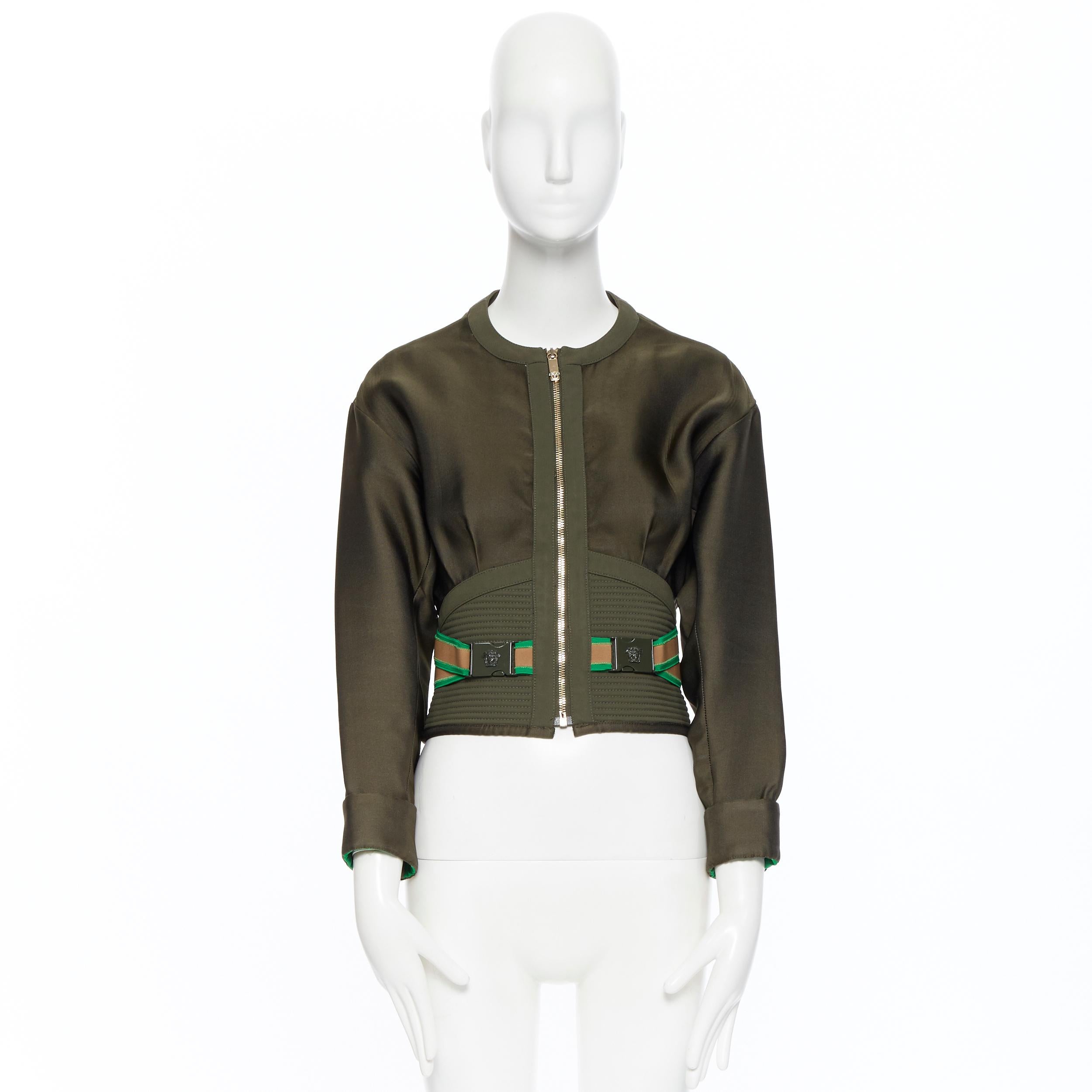 VERSACE Runway SS17 polyester silk Medusa buckle belt waist cropped bomber IT38
Brand: Versace
Designer: Donatella Versace
Collection: Spring Summer 2017
Model Name / Style: Cropped bomber
Material: Polyester silk blend
Color: Green
Pattern: