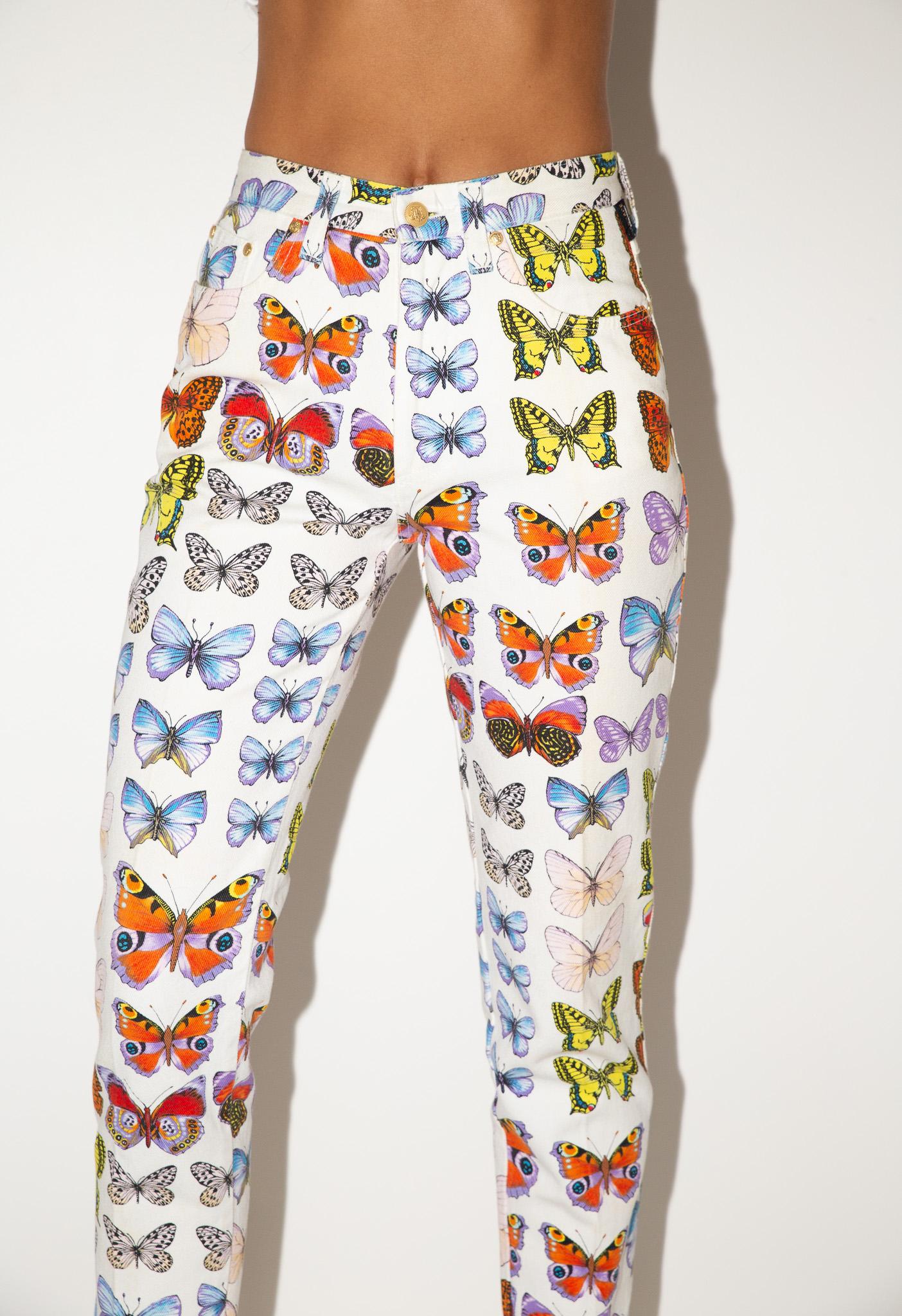 Vaqueros Versace S/S 1995 Iconic Rainbow Butterfly Print Beige en venta