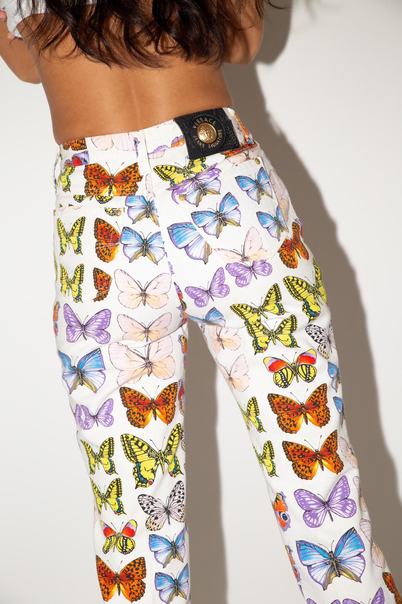 Vaqueros Versace S/S 1995 Iconic Rainbow Butterfly Print en venta 2