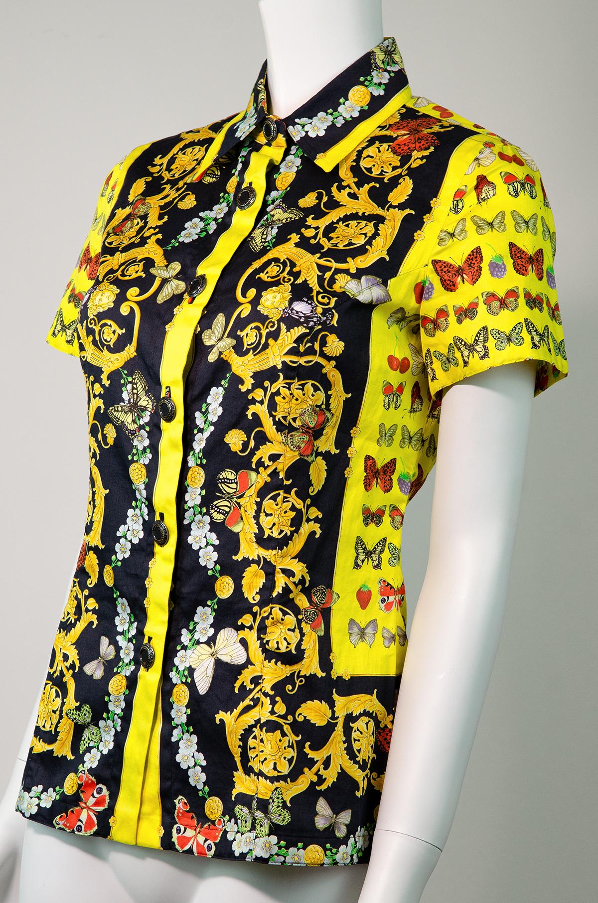 VERSACE Vintage S/S 1995 Iconic Baroque Butterfly Print Shirt

Brand: Versace Couture

Designer: Gianni Versace

Collection / Year: Spring Summer 1995

Fabric: Cotton

Color: Yellow / Black / Multi 

Size: XS

The iconic butterfly print made its