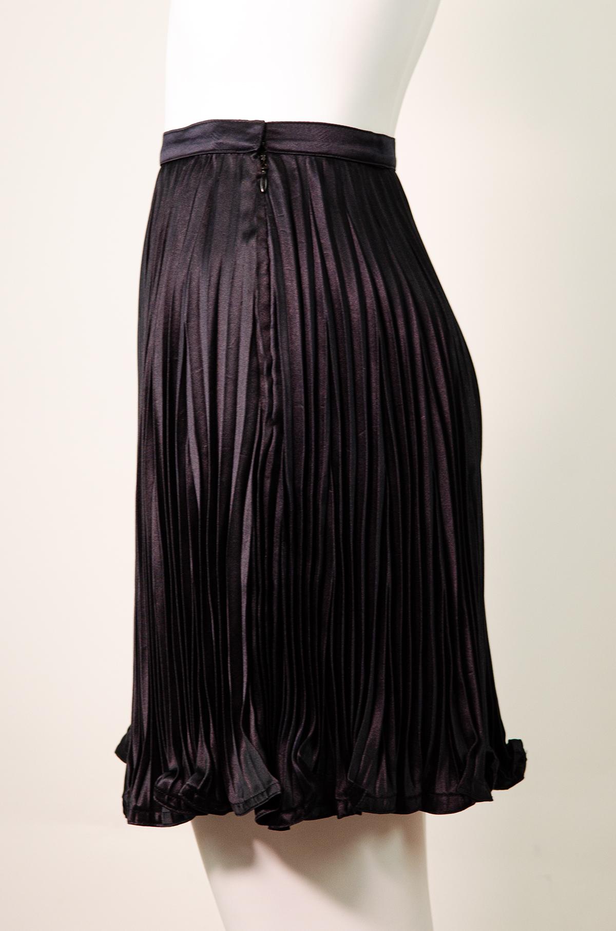 VERSACE S/S 1995 Vintage Runway Pleated Silk Mini Skirt  In Excellent Condition For Sale In Berlin, BE