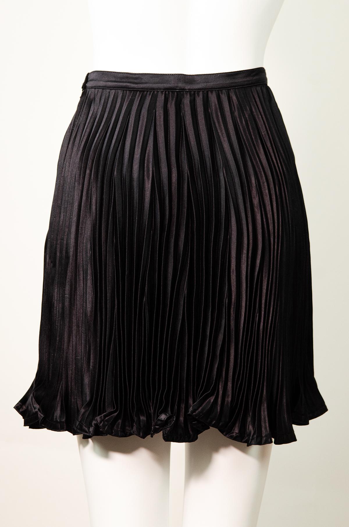 Women's or Men's VERSACE S/S 1995 Vintage Runway Pleated Silk Mini Skirt  For Sale