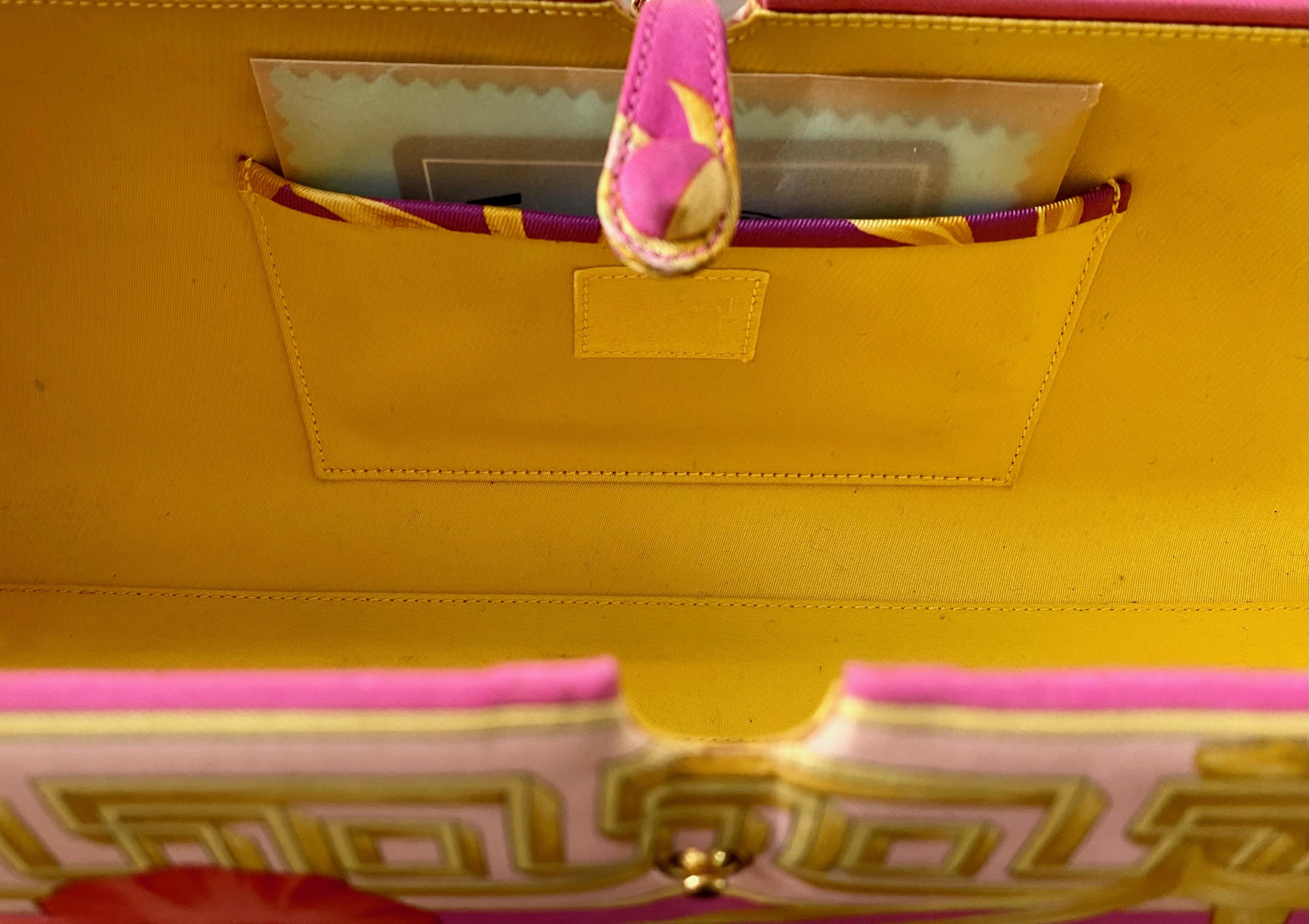 Gianni Versace Umwandelbare Abendtasche & Clutch mit rosa Dschungeldruck im Angebot 2