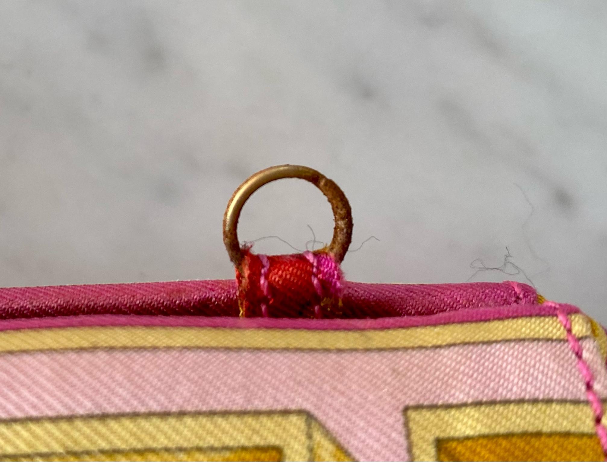 Gianni Versace Umwandelbare Abendtasche & Clutch mit rosa Dschungeldruck im Angebot 3