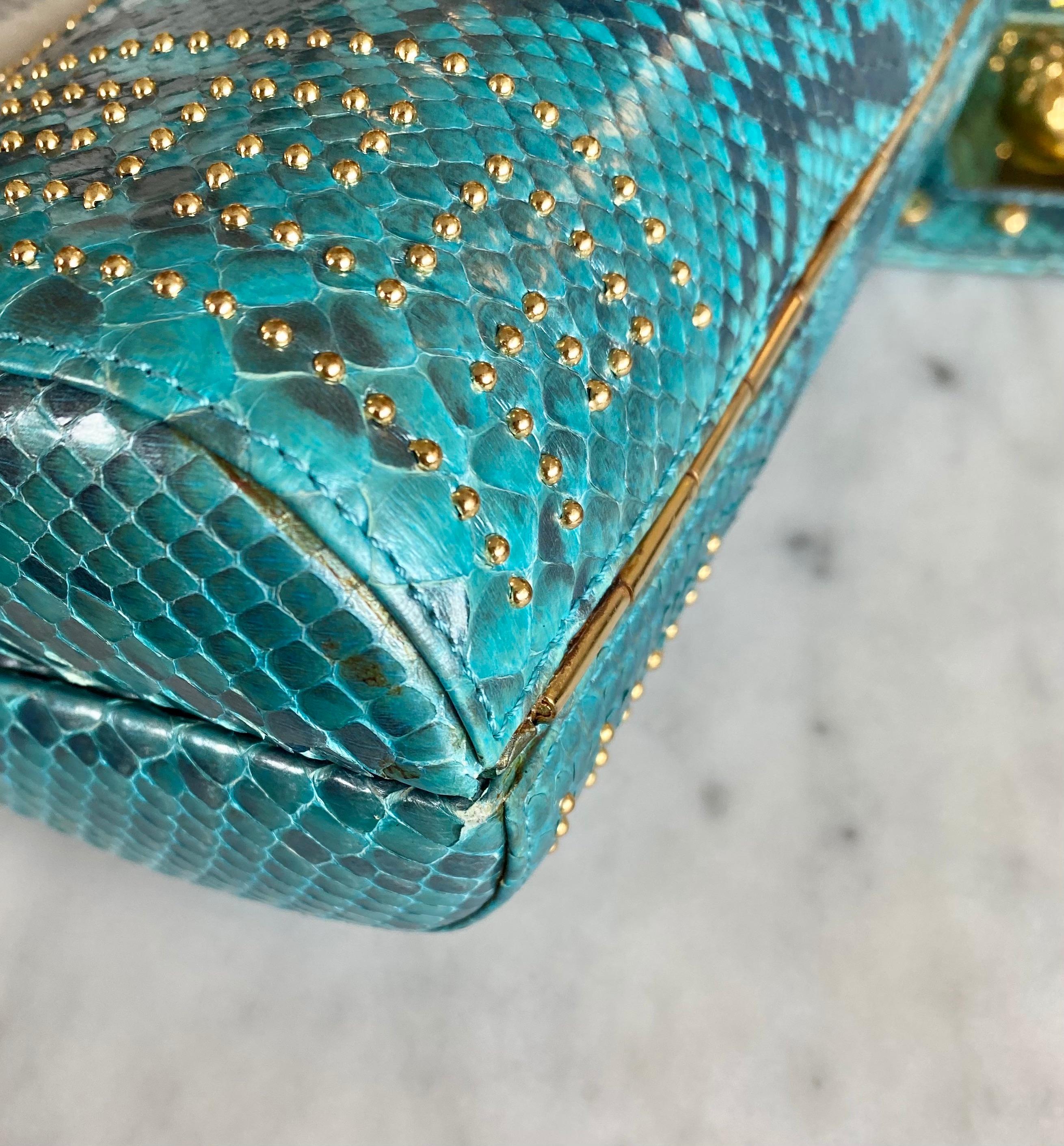 Sac de soirée convertible bleu python Gianni Versace S/S 2000 Donatella en vente 7