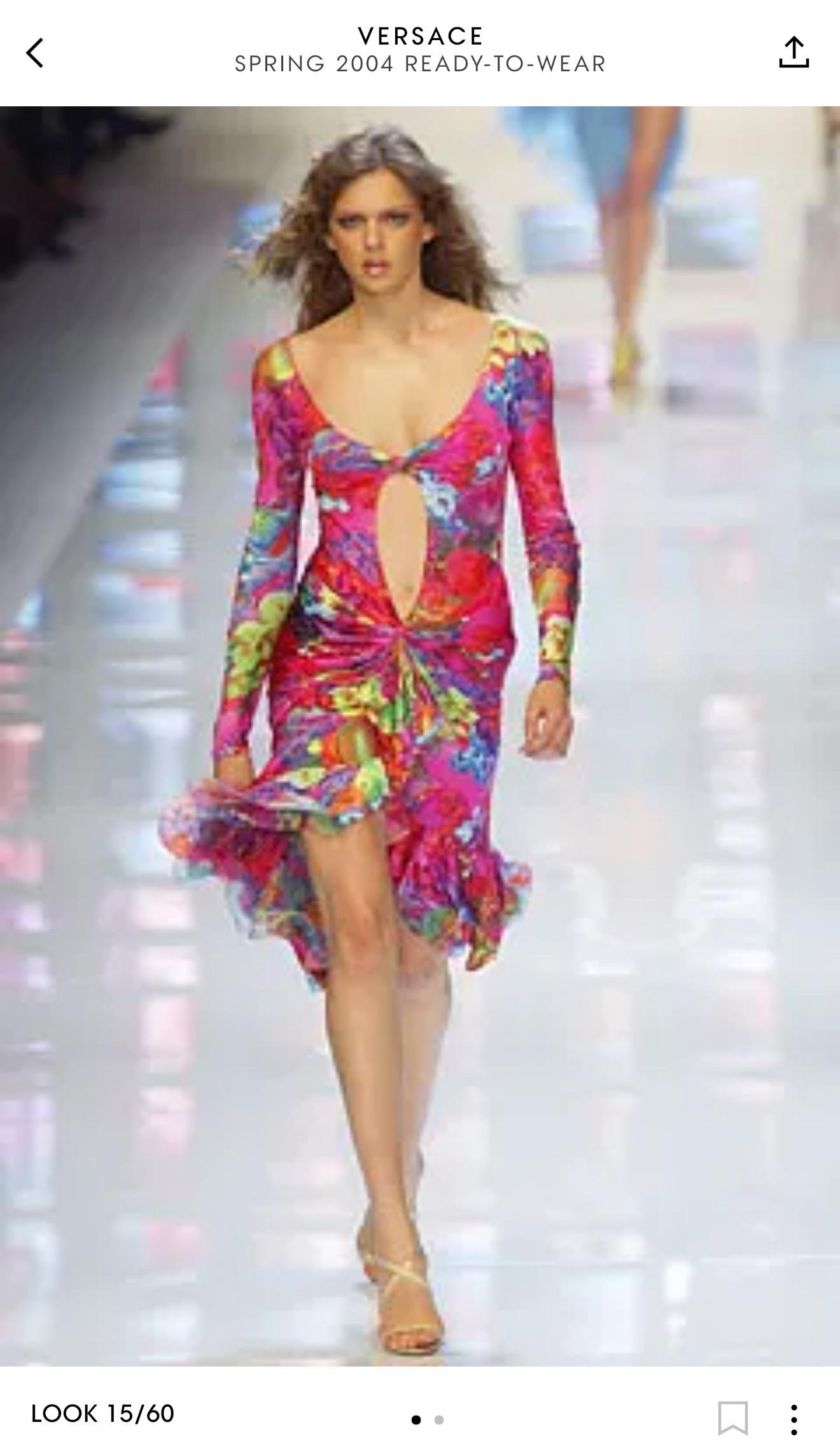 Versace S/S 2004 Runway Cutout Plunging Neckline Ruffled Floral Print Dress For Sale 7