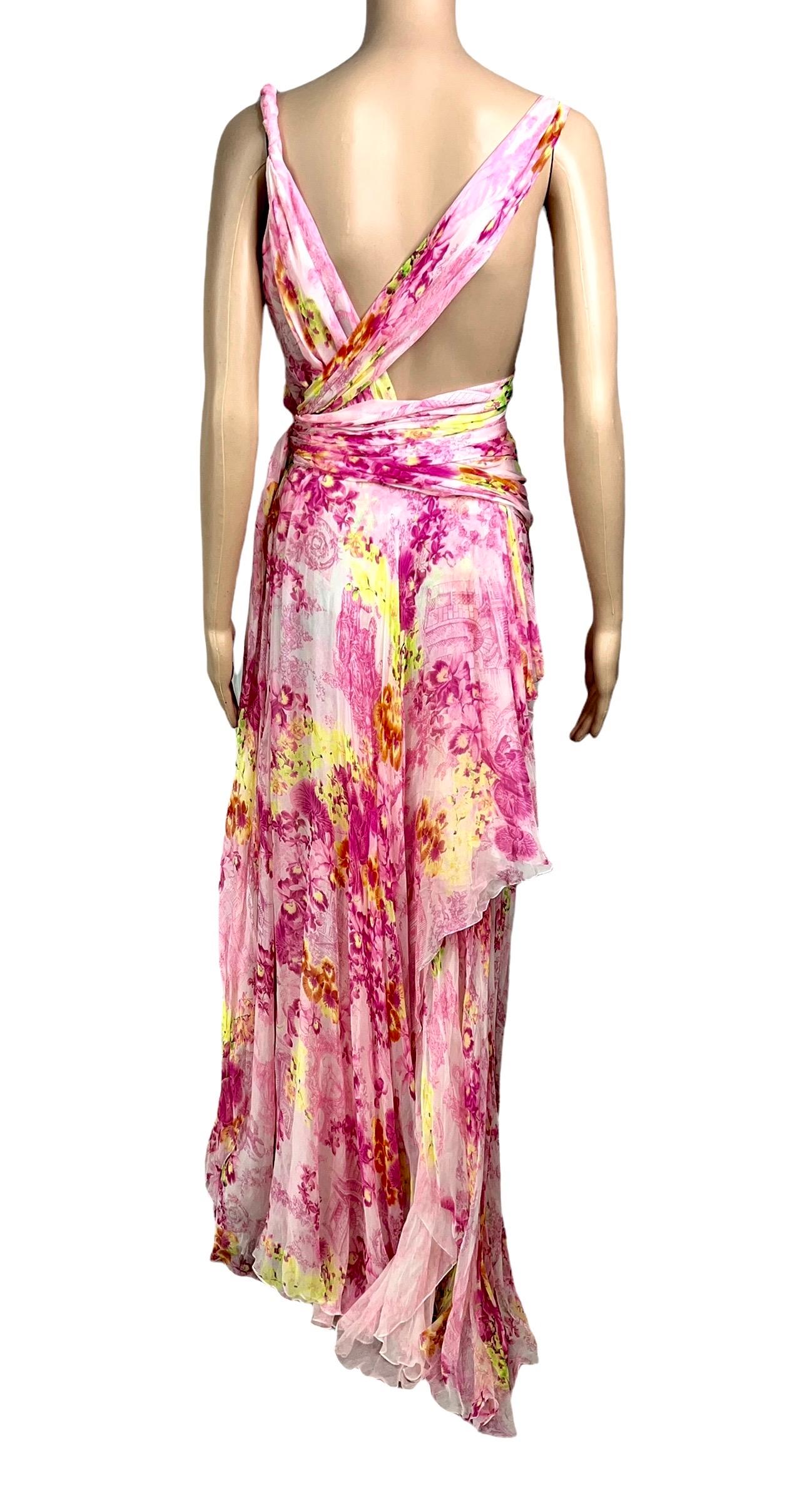 Versace S/S 2004 Runway Floral Print Plunged Neckline Halter Open Back Evening Dress Gown IT 42

Look 56 from the Versace Spring 2004 Collection. Versace silk sleeveless maxi evening dress featuring plunging halter neckline, ruffle accents
