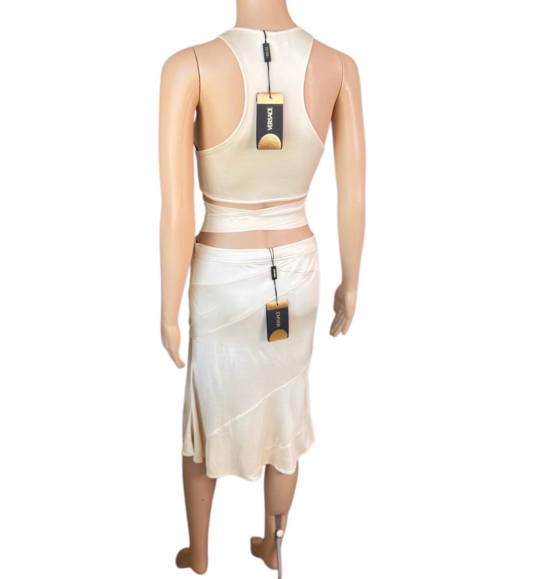 Versace P/E 2005 Logo Embellished Belted Wrap Crop Top & Skirt Set 2 pezzi in vendita 4