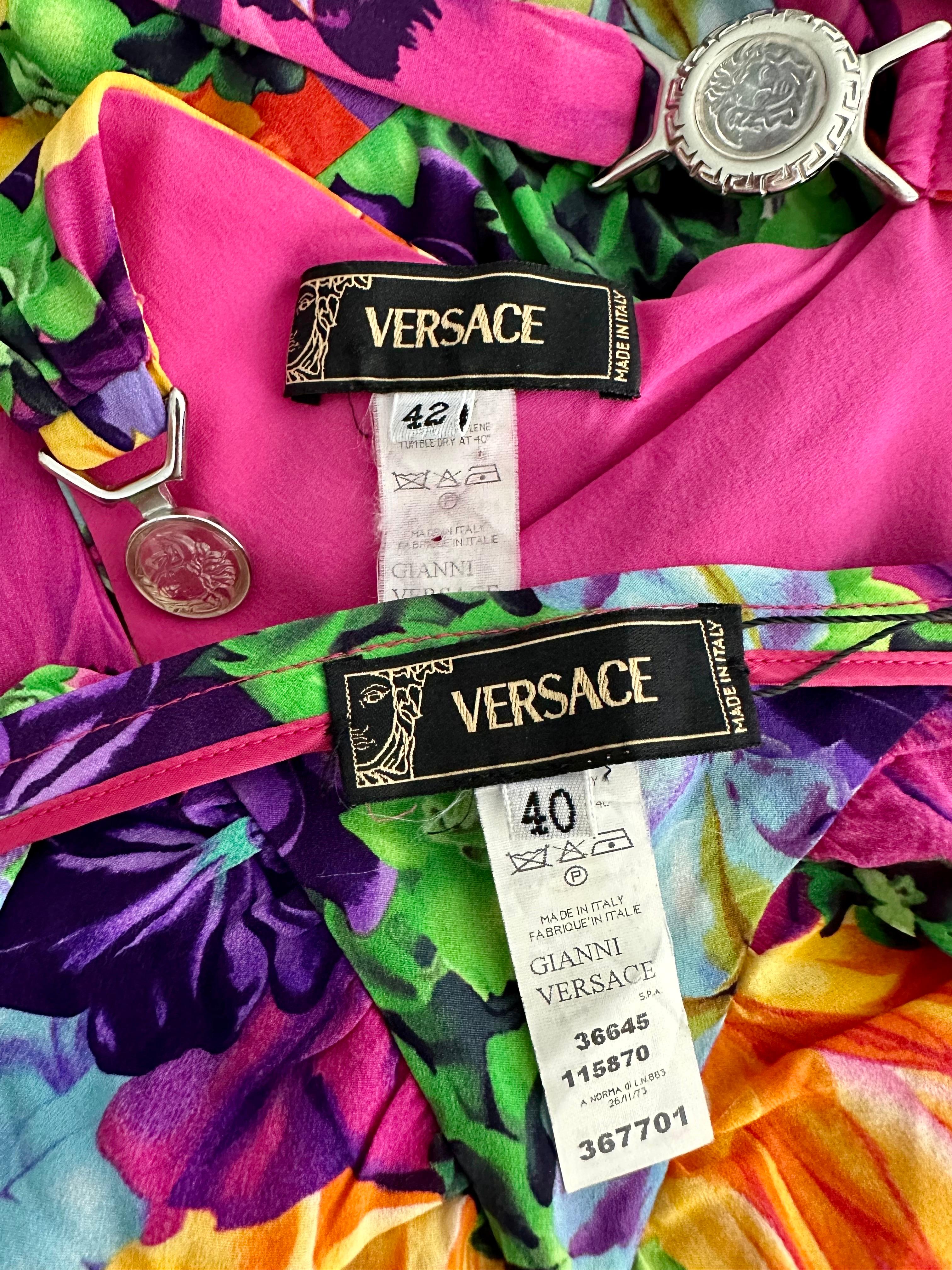Versace S/S 2005 Logo Embellished Buckles Floral Crop Top & Skirt 2 Piece Set For Sale 7