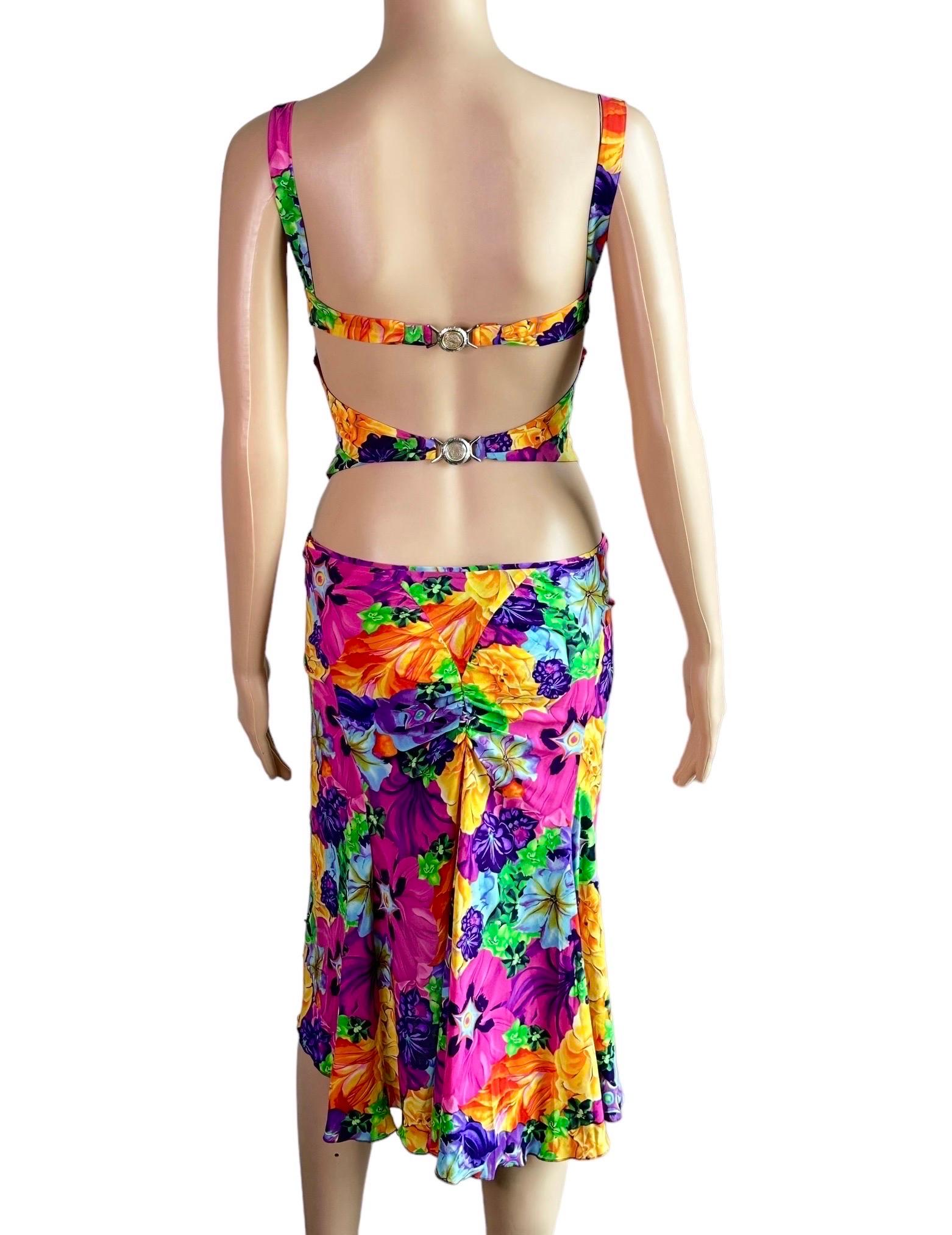 Versace S/S 2005 Logo Embellished Buckles Floral Crop Top & Skirt 2 Piece Set For Sale 3