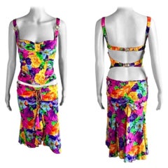 Versace S/S 2005 Conjunto de 2 piezas de top y falda con hebillas florales y logotipo adornado