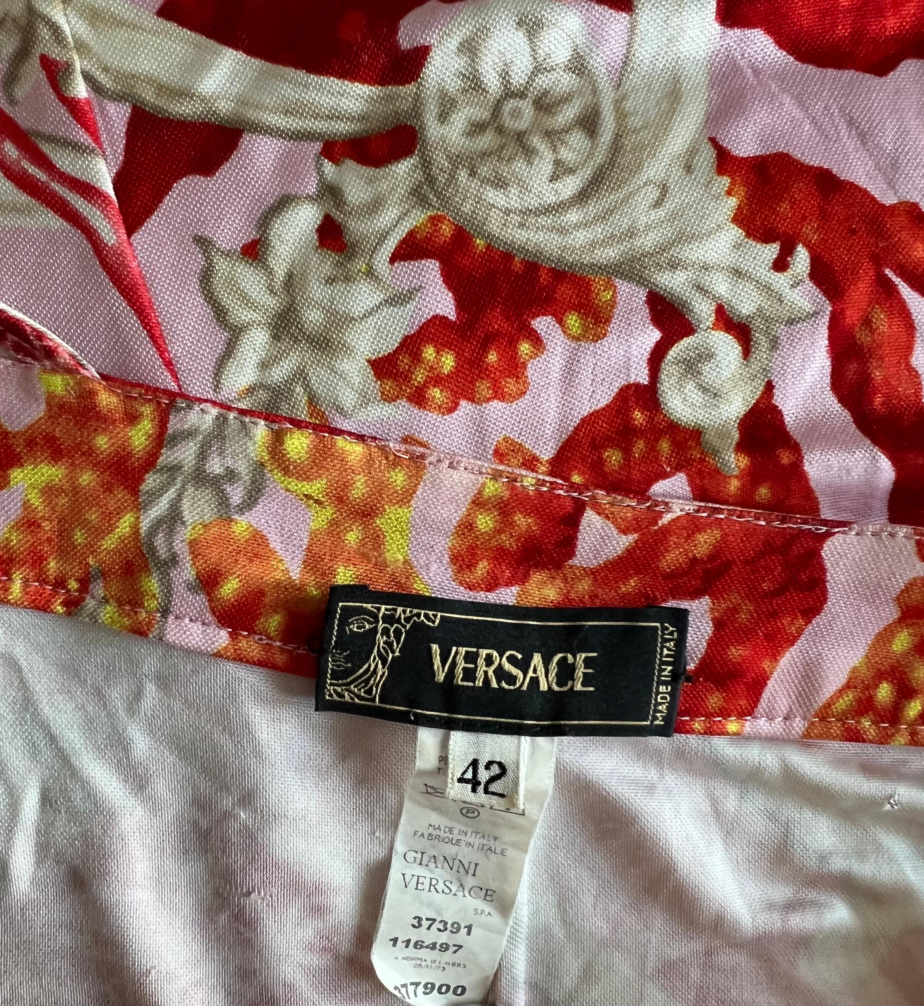 Versace S/S 2005 Plunging Neckline Backless Seashell Print Belted Wrap Dress For Sale 3