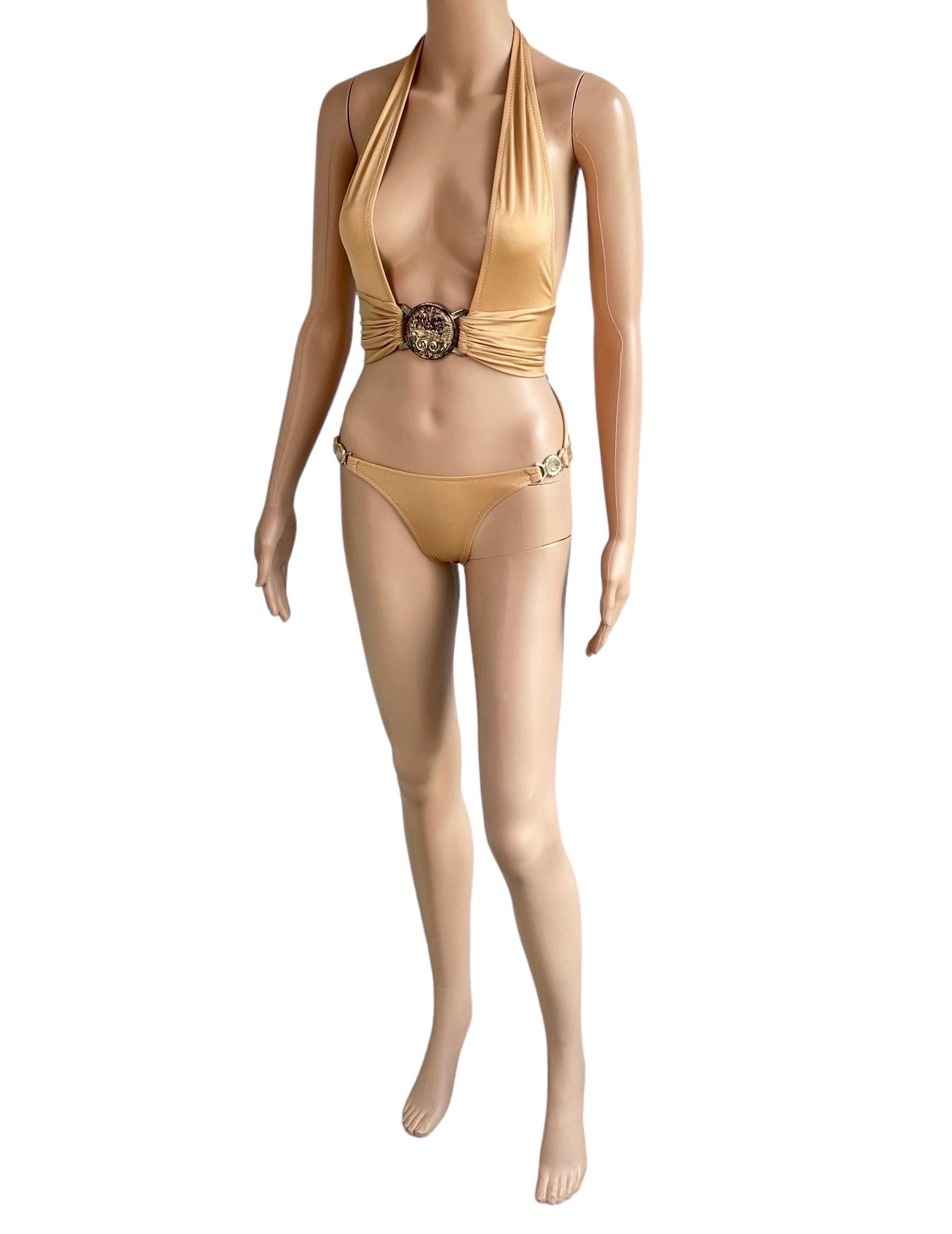 Versace F/S 2005 Laufsteg Cutout verzierter Logo Einteiliger Badeanzug aus Bademode mit Logo im Angebot 6