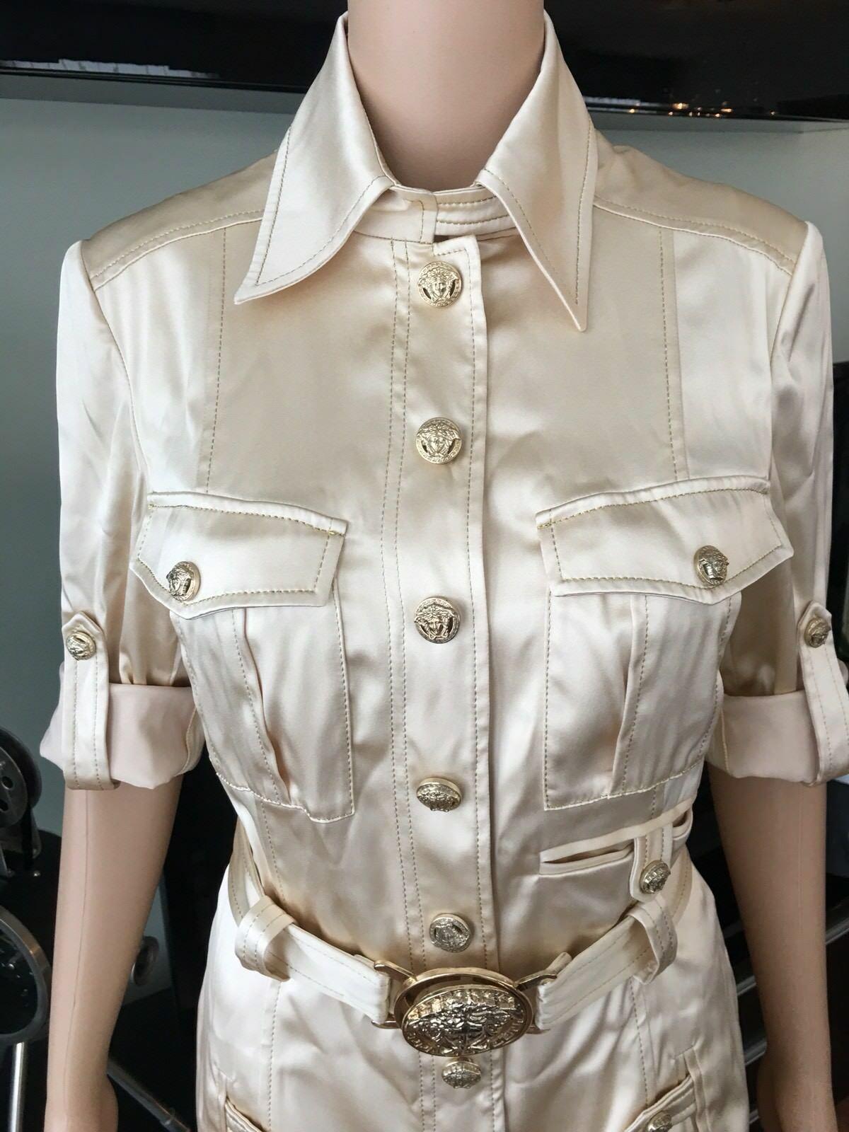 Beige Versace - Robe ceinturée à découpes et dos ouvert, issue d'un défilé printemps-été 2005  en vente
