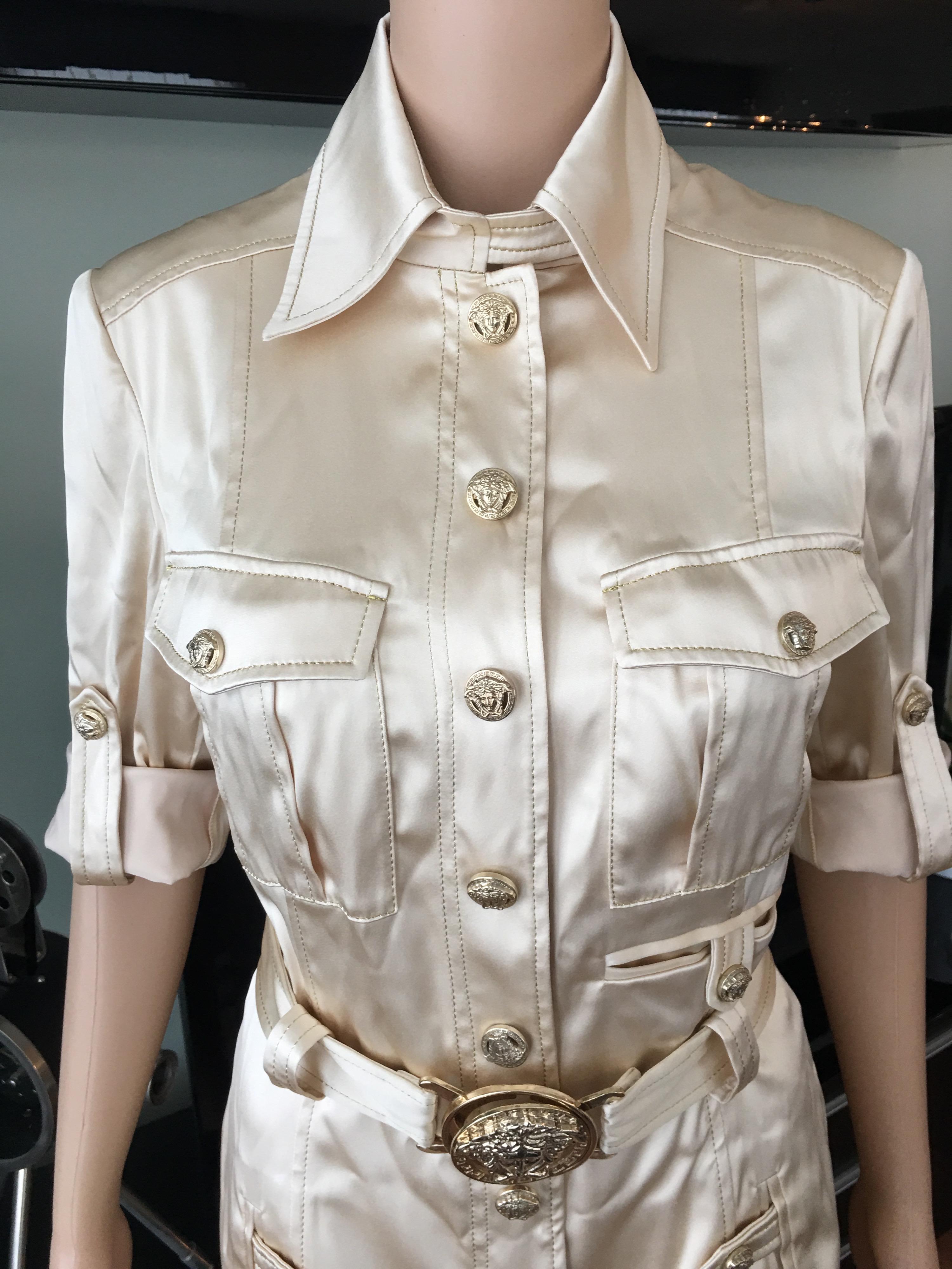 Versace - Robe ceinturée à découpes et dos ouvert, issue d'un défilé printemps-été 2005  en vente 3