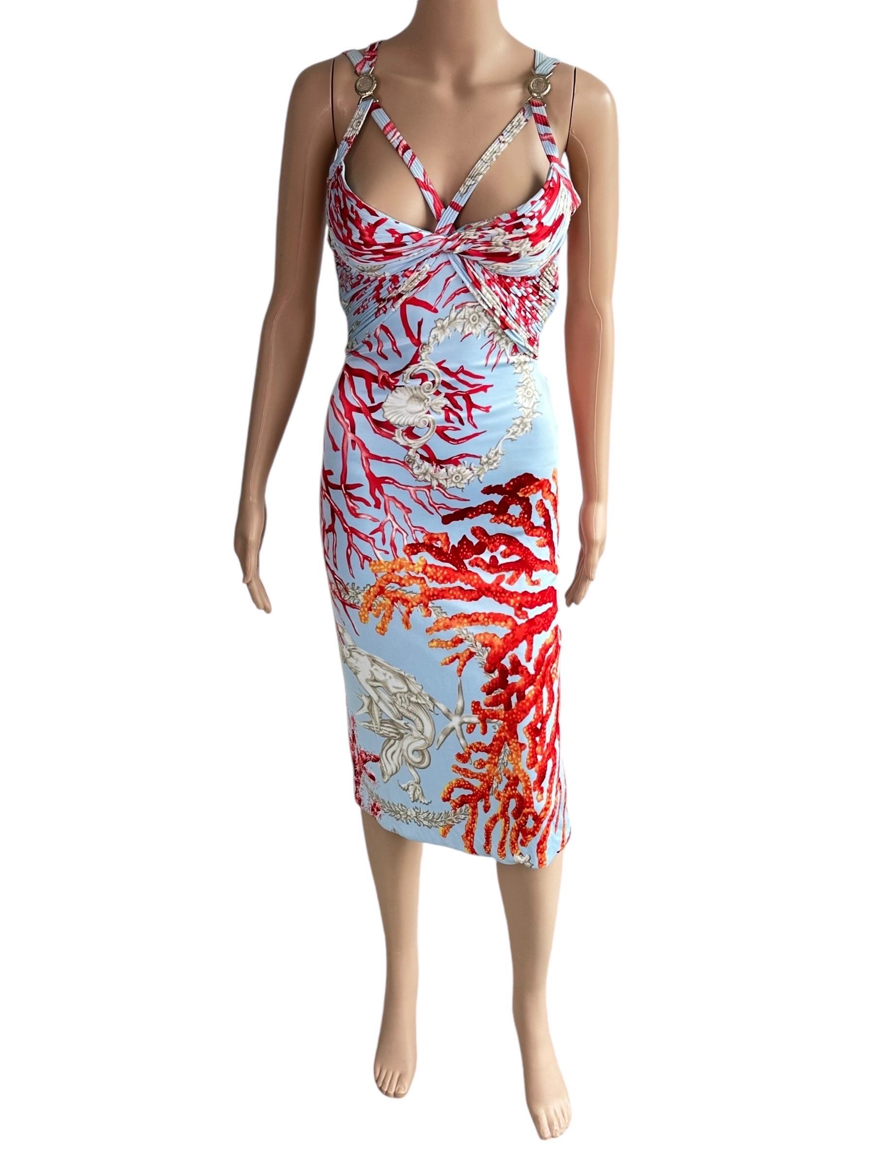 Versace S/S 2005 Runway - Robe midi à découpes avec logo embellie en vente 5