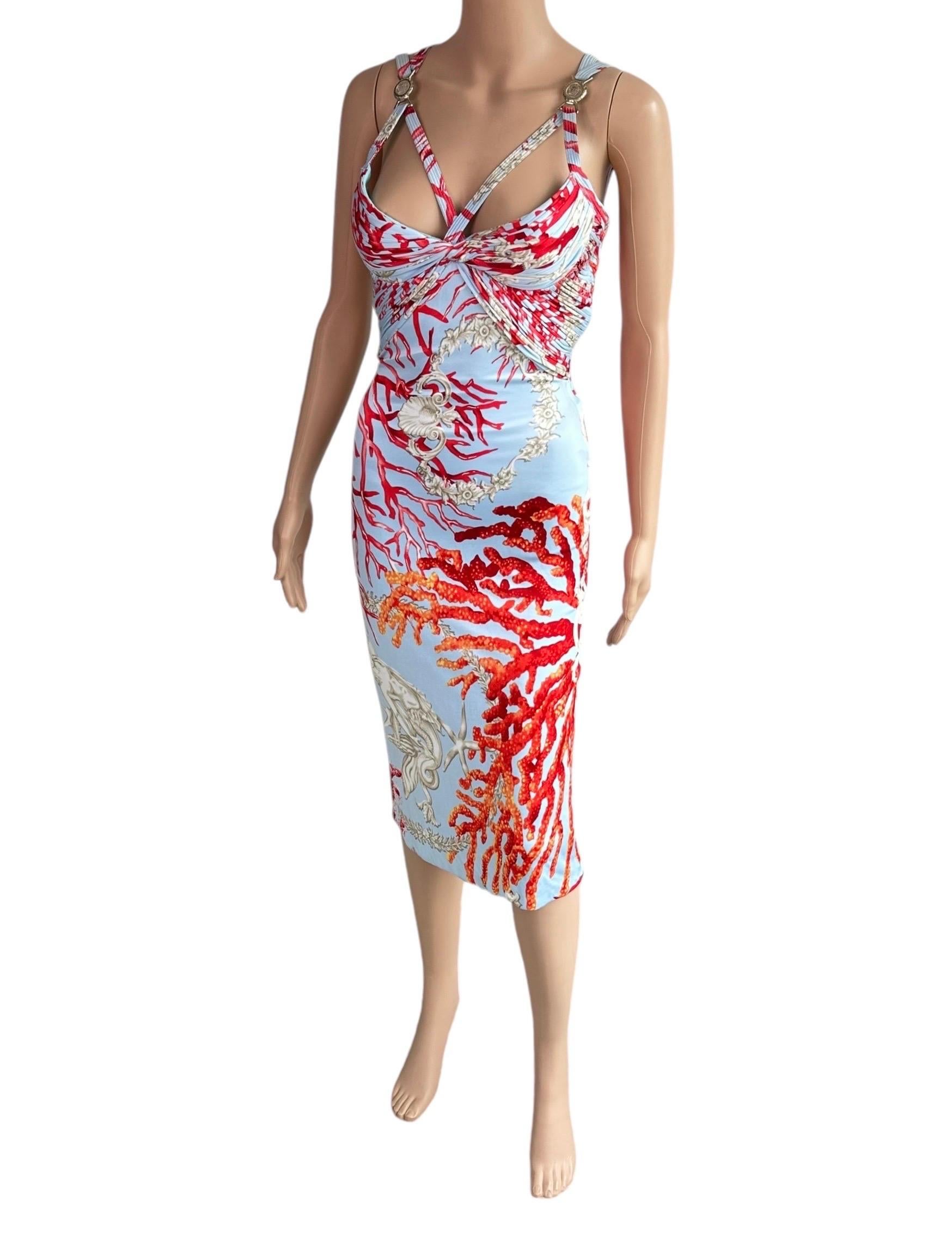 Versace S/S 2005 Runway - Robe midi à découpes avec logo embellie en vente 7