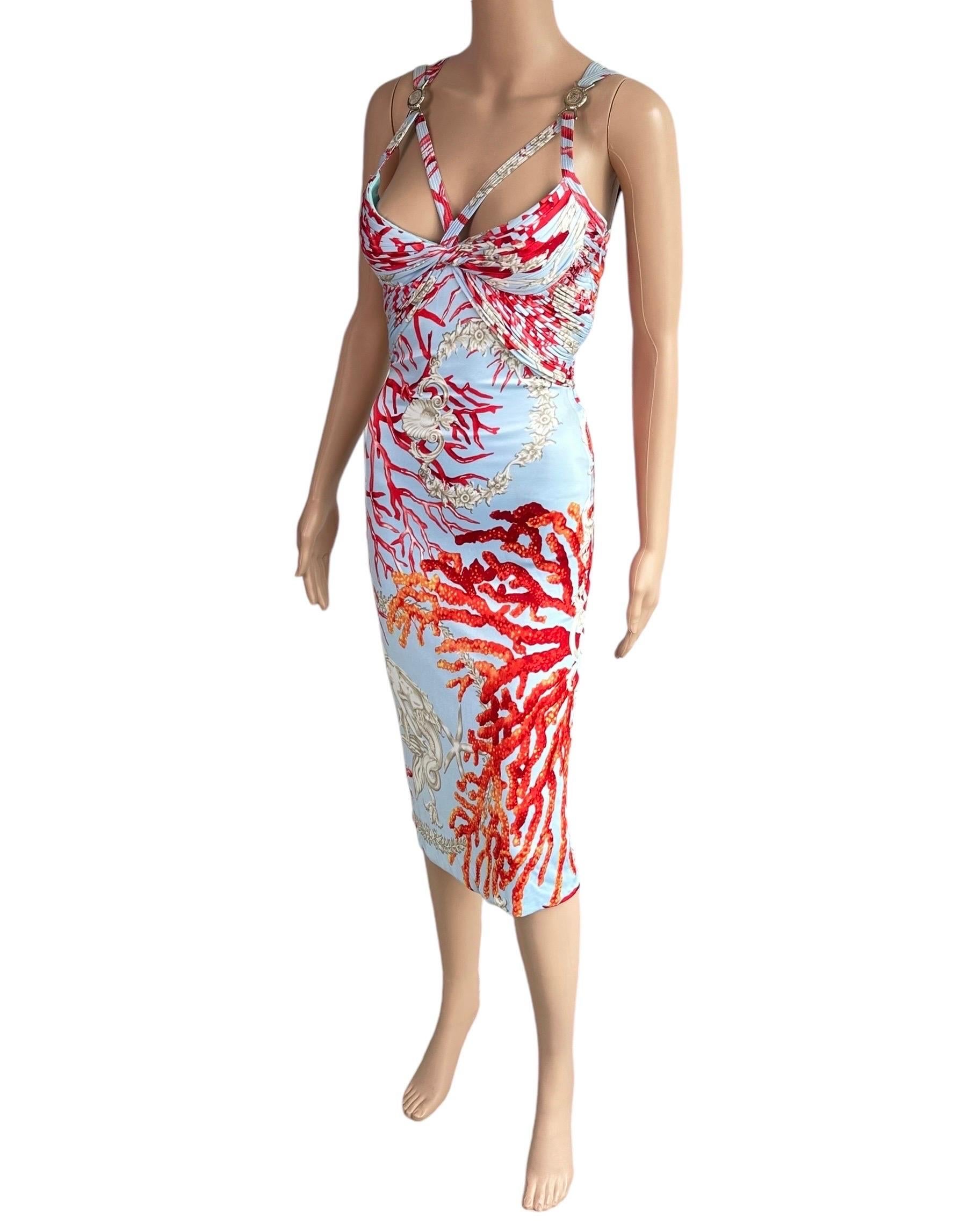 Versace S/S 2005 Runway - Robe midi à découpes avec logo embellie en vente 9