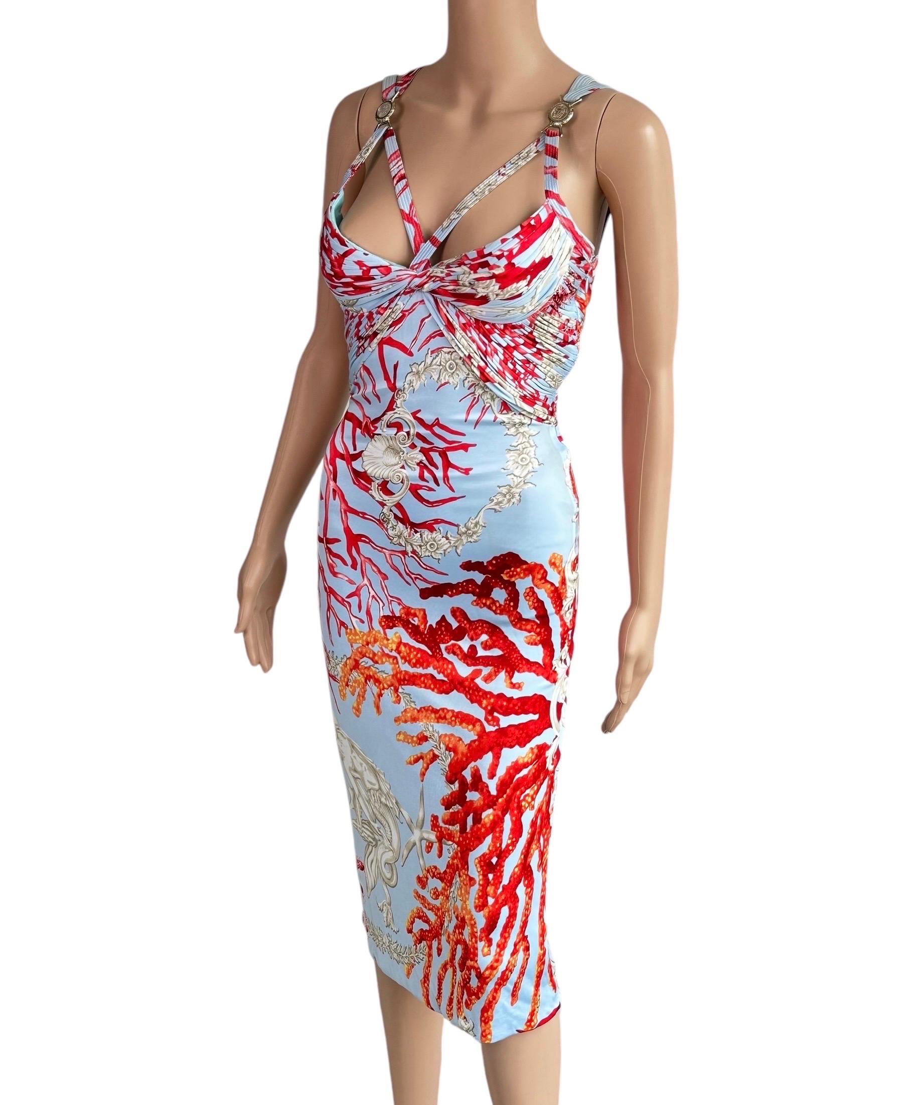 Versace S/S 2005 Runway - Robe midi à découpes avec logo embellie en vente 11