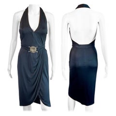 Versace F/S 2005 Laufsteg Logo Gürtel tief ausgeschnittenes rückenes schwarzes Wickelkleid