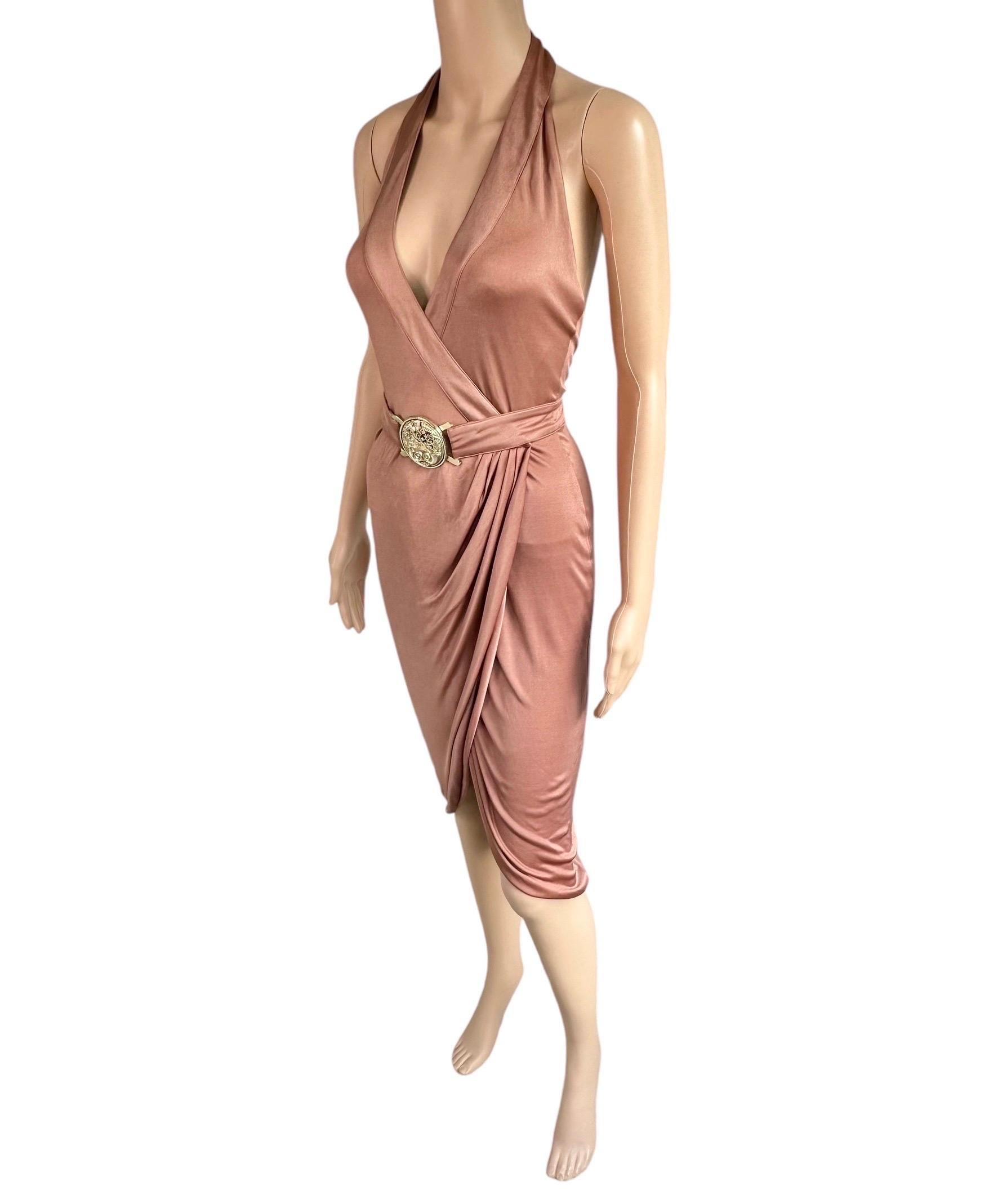 Versace S/S 2005 Runway Logo Belt Plunging Backless Wrap Dress en vente 5