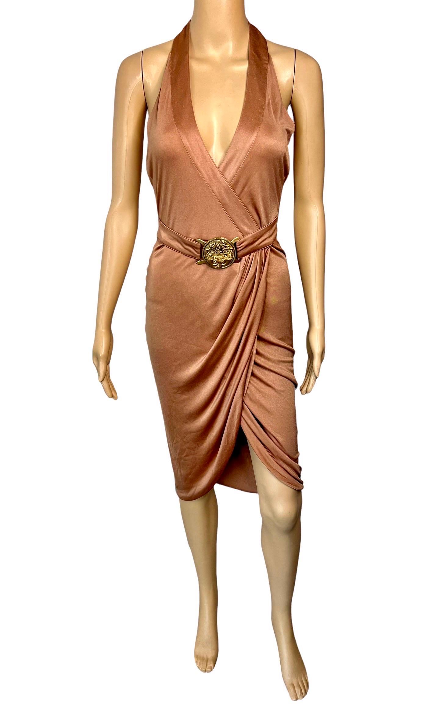 Versace S/S 2005 Runway Logo Belt Plunging Backless Wrap Dress In Good Condition For Sale In Naples, FL