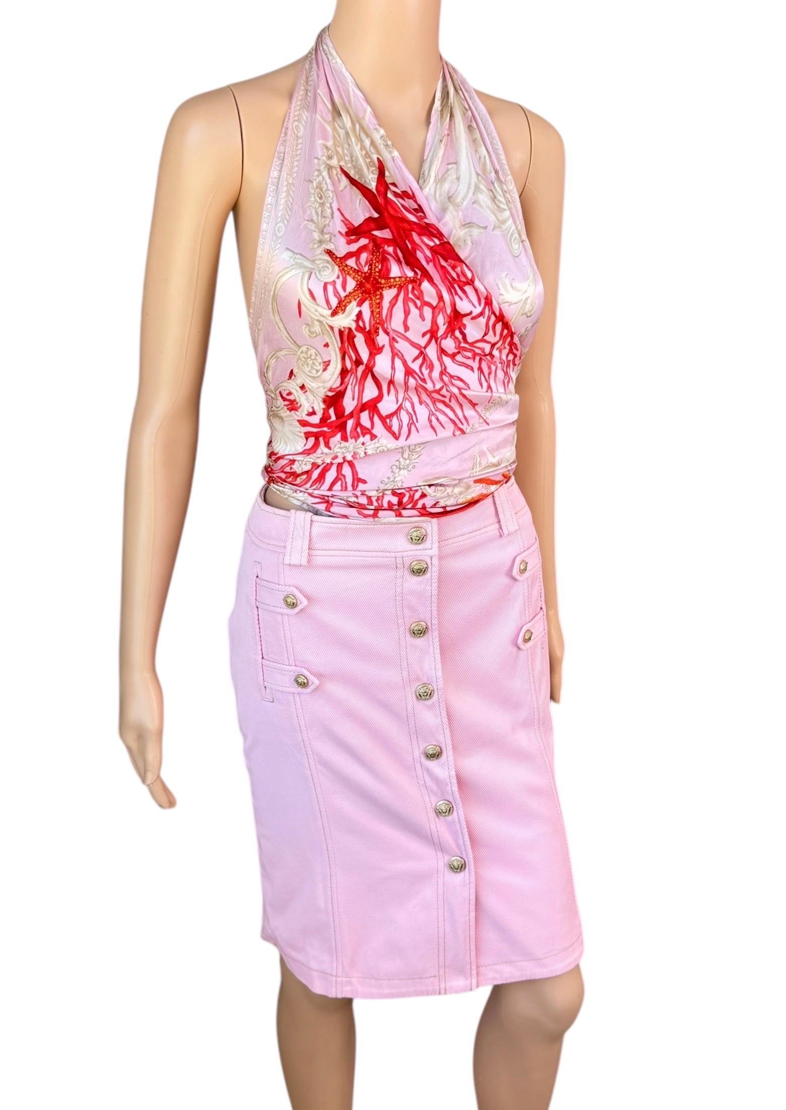 Versace S/S 2005 Runway Logo Embellished Crop Top & Skirt 2 Piece Set Ensemble in vendita 5
