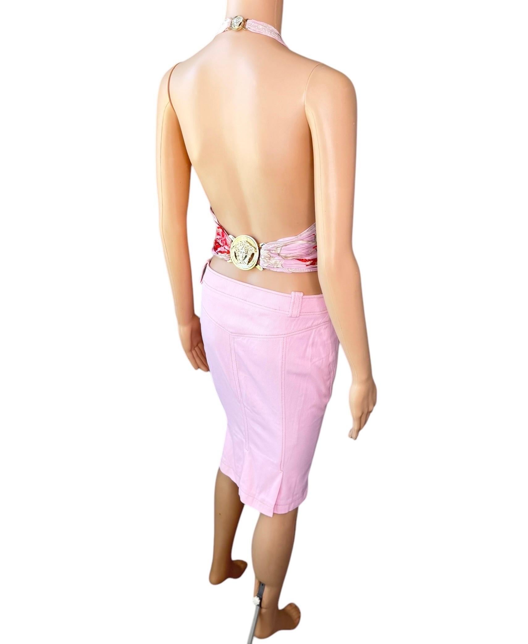 Versace S/S 2005 Runway Logo Embellished Crop Top & Skirt 2 Piece Set Ensemble in vendita 8