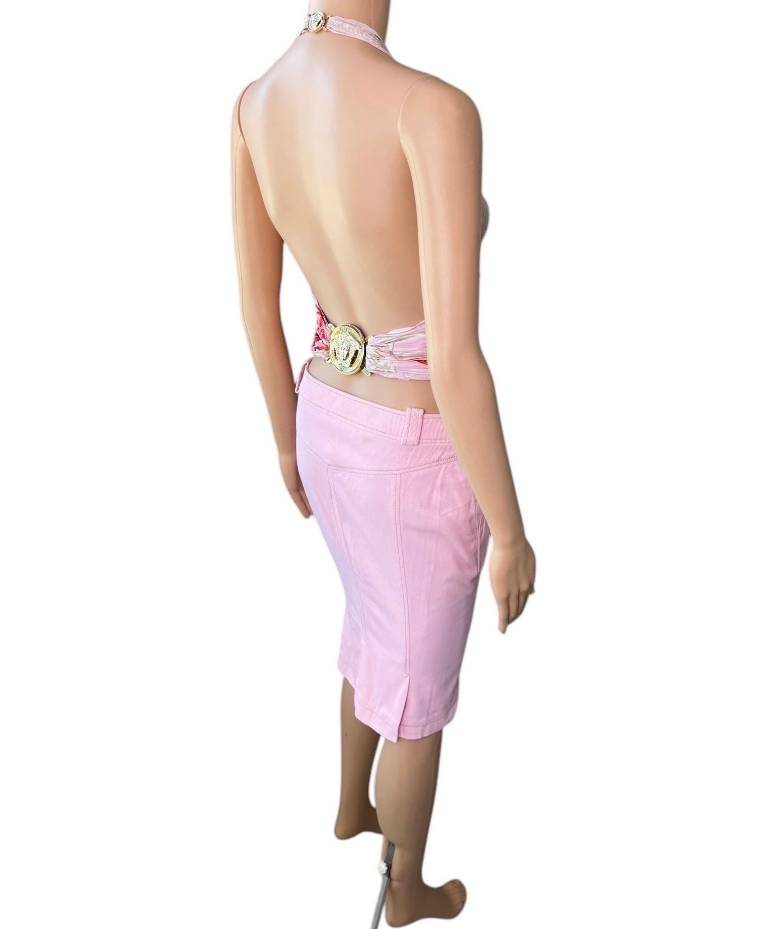 Versace S/S 2005 Runway Logo Embellished Crop Top & Skirt 2 Piece Set Ensemble in vendita 10