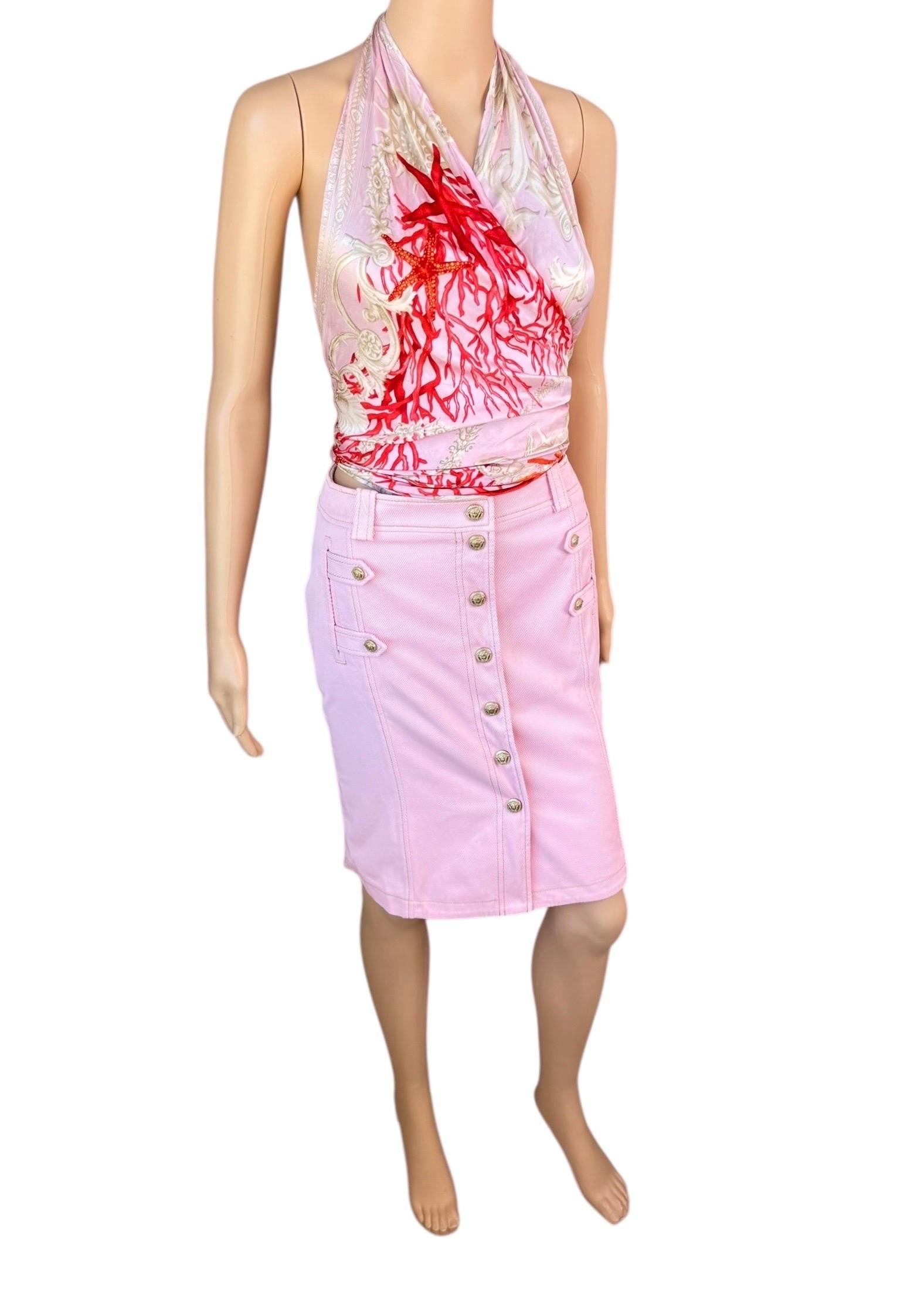 Versace S/S 2005 Runway Logo Embellished Crop Top & Skirt 2 Piece Set Ensemble in vendita 1