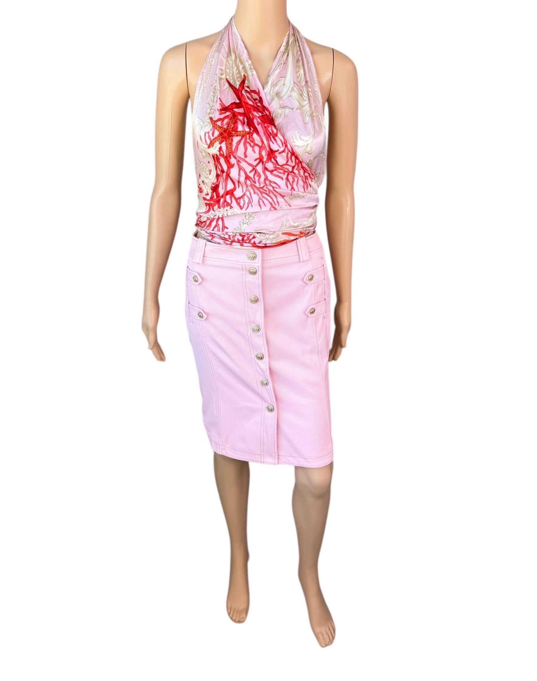 Versace S/S 2005 Runway Logo Embellished Crop Top & Skirt 2 Piece Set Ensemble in vendita 3