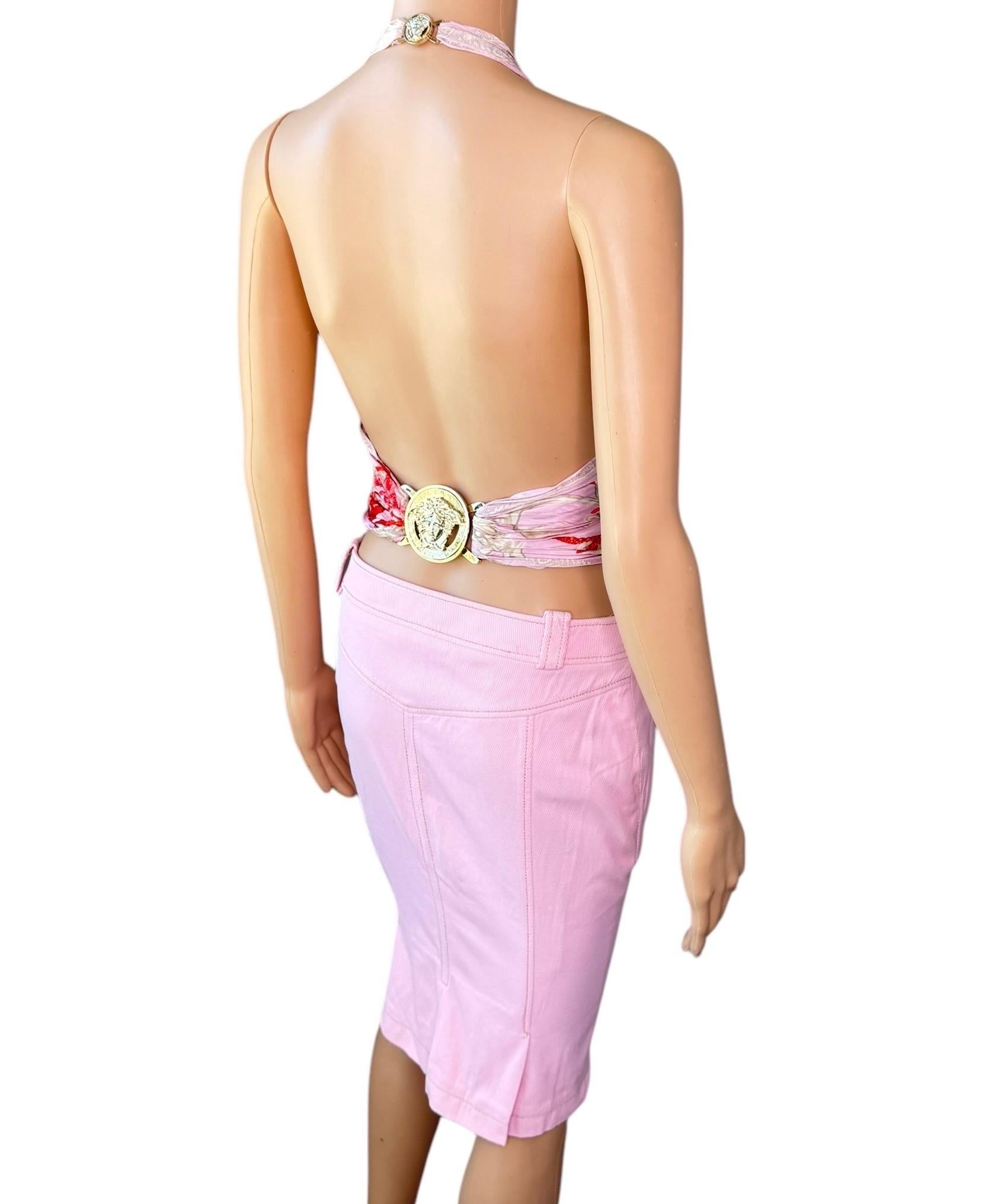 Versace S/S 2005 Runway Logo Embellished Crop Top & Skirt 2 Piece Set Ensemble in vendita 4