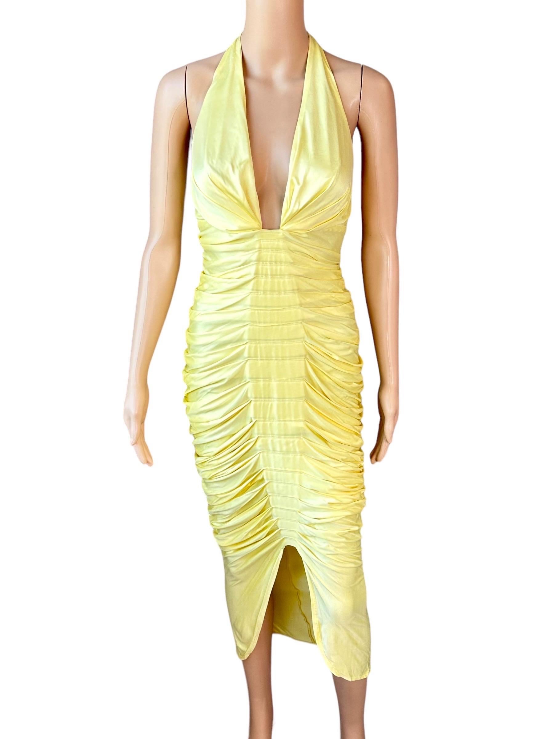Versace F/S 2005 Laufsteg Tief ausgeschnittenes Hi-Low gerafftes Abendkleid mit offenem Rückenausschnitt im Zustand „Gut“ im Angebot in Naples, FL
