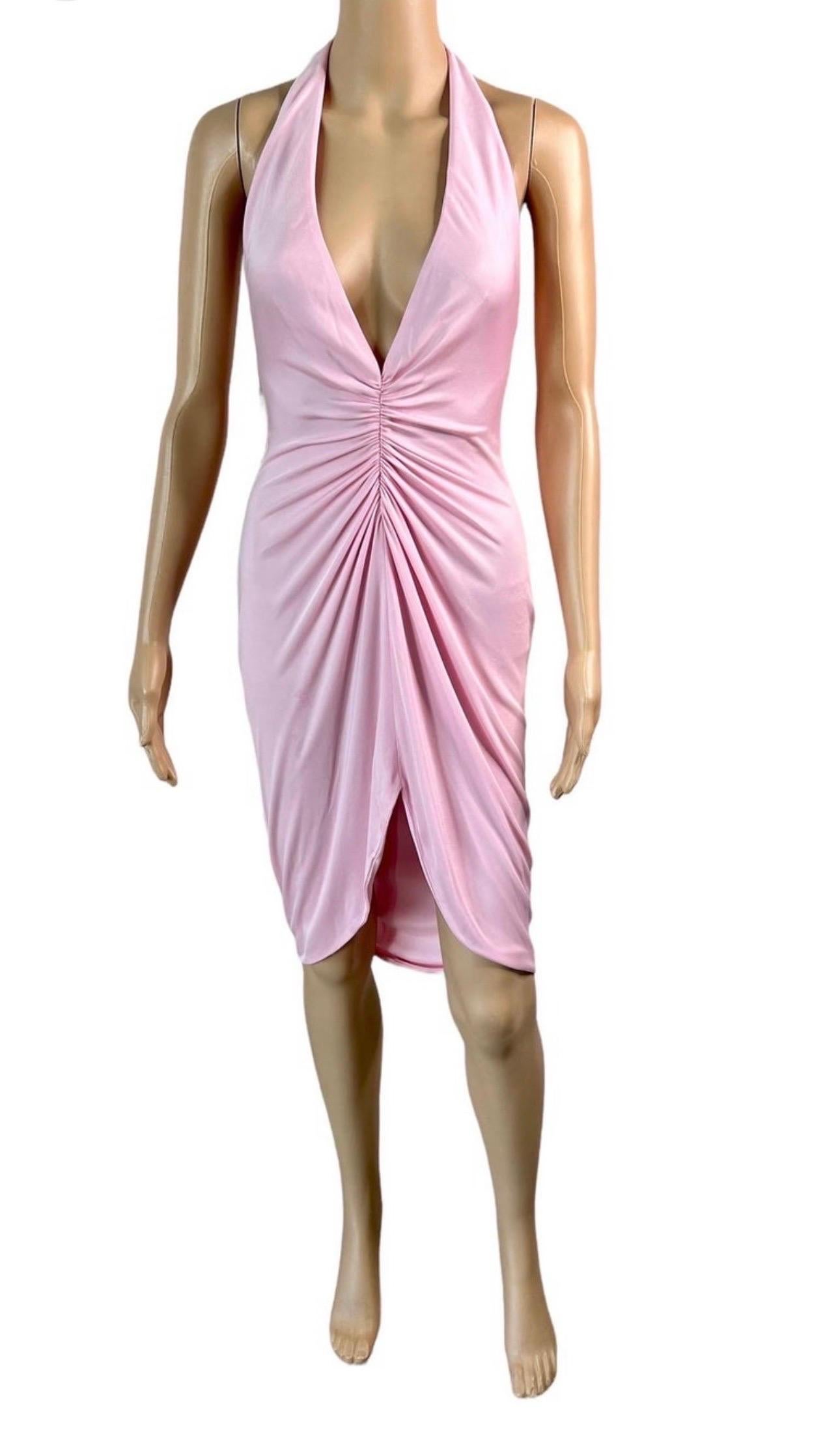 Versace S/S 2005 Laufsteg Tief ausgeschnittenes Kleid mit offenem Rücken in Rosa mit Rüschen  2