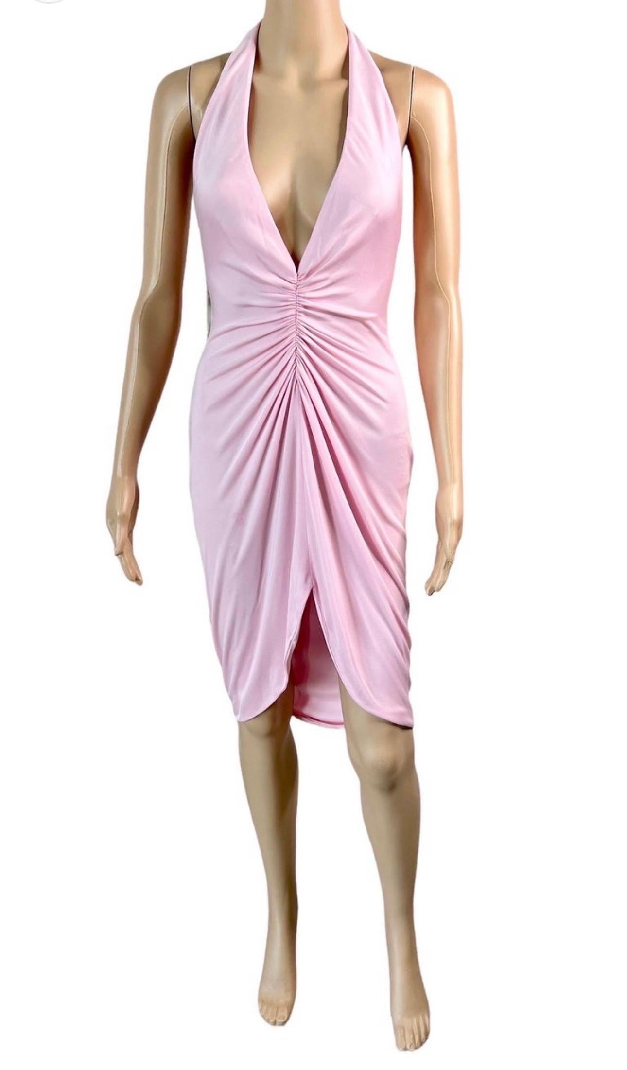 Versace S/S 2005 Laufsteg Tief ausgeschnittenes Kleid mit offenem Rücken in Rosa mit Rüschen  3
