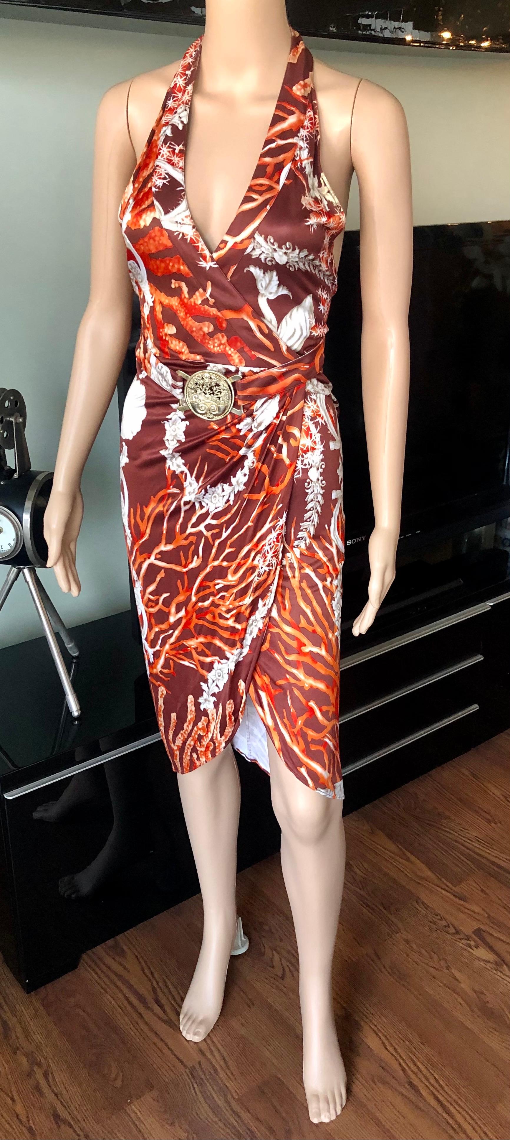 Marron Versace - Robe portefeuille ceinturée à imprimé coquillages, issue d'un défilé printemps-été 2005 en vente