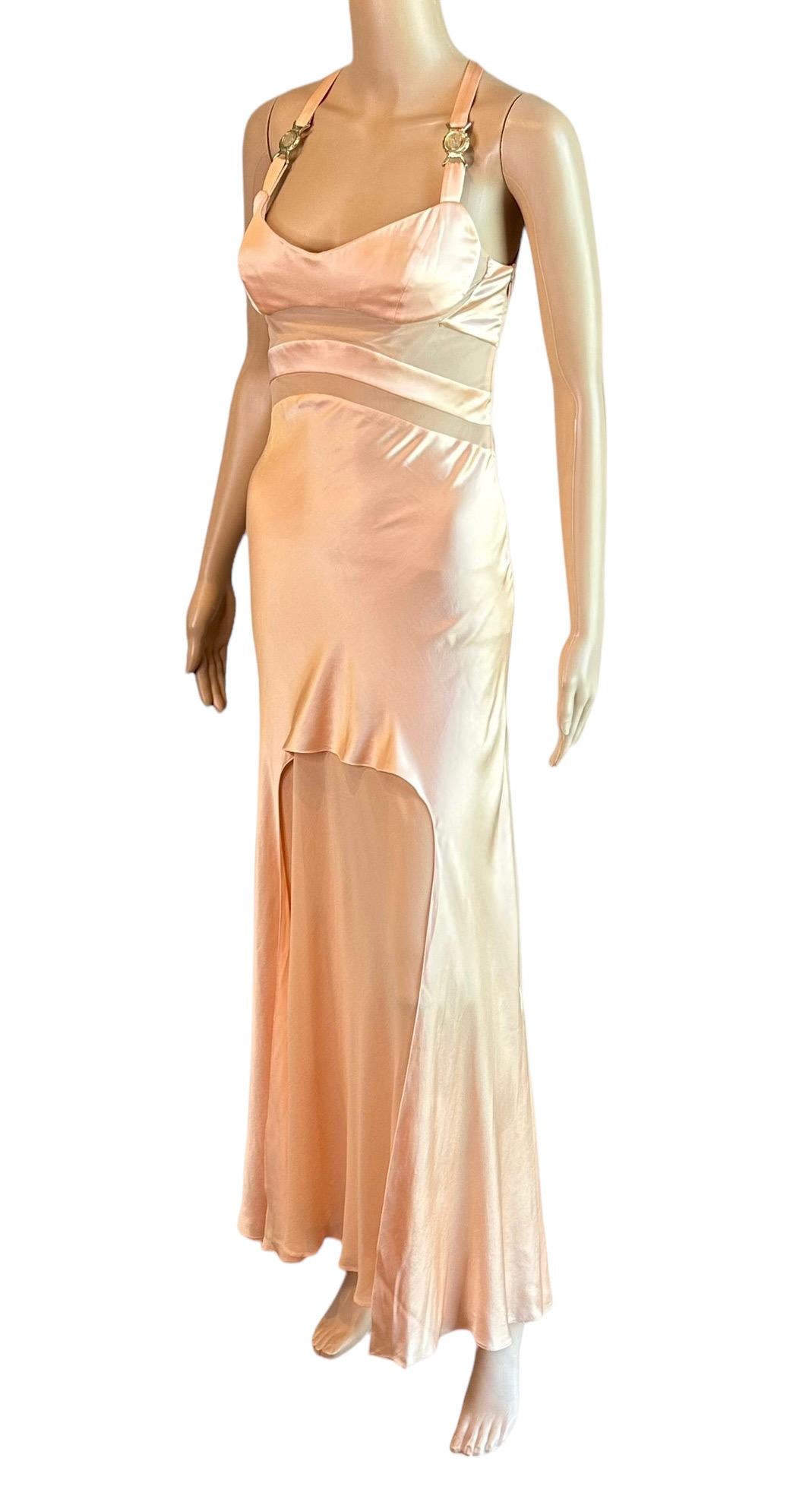 Versace S/S 2005 Laufsteg Durchsichtige Paneele Medusa Logo Seide Slip Abendkleid Kleid  im Zustand „Gut“ in Naples, FL