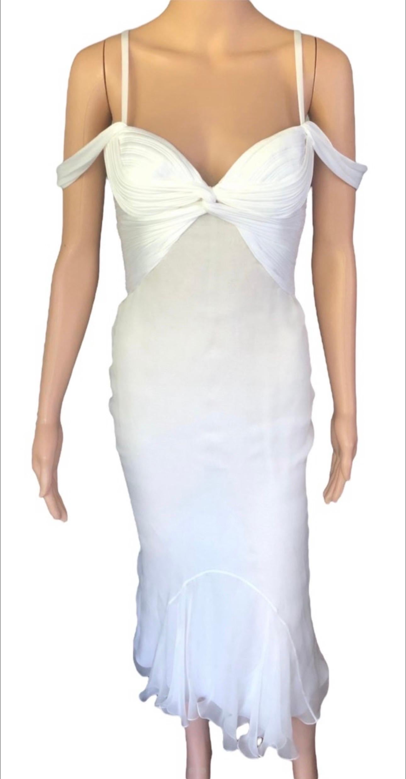 Versace S/S 2006 Runway Bustier Cutout Back Ivory Dress IT 40

Look 41 from the Spring 2006 Collection.