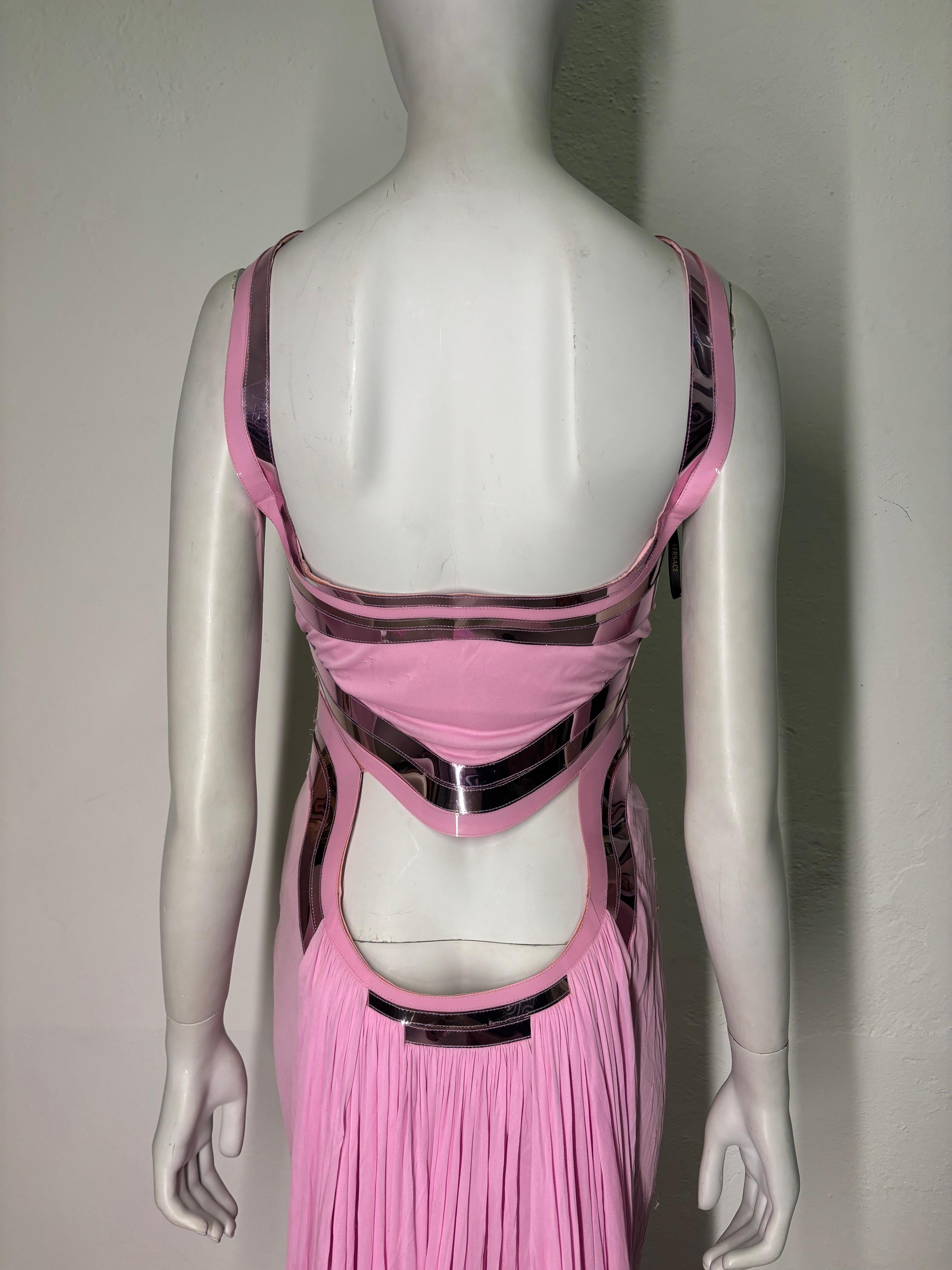 Donna Abito rosa metallizzato senza schienale Versace P/E 2007 in vendita