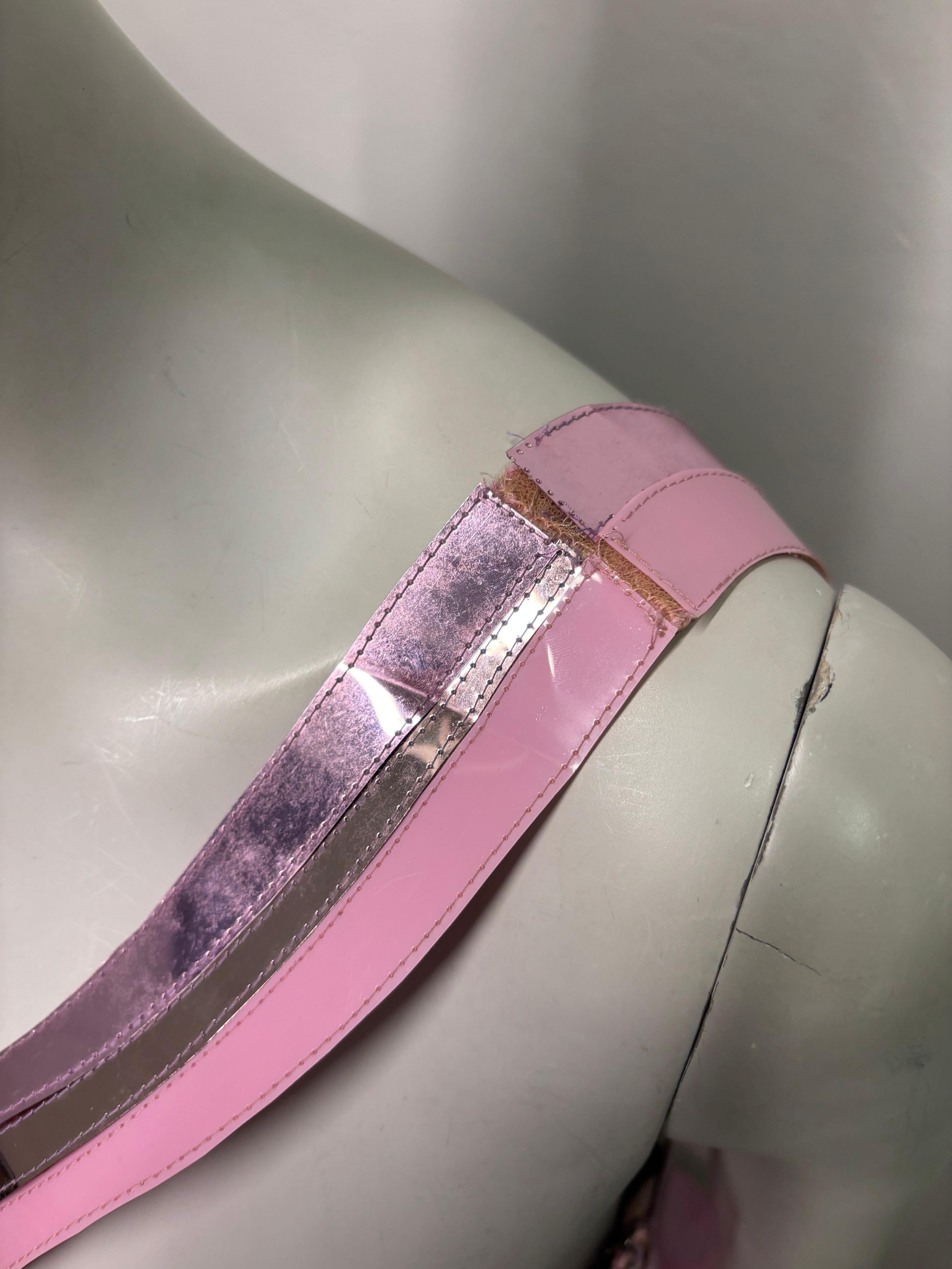 Abito rosa metallizzato senza schienale Versace P/E 2007 in vendita 1