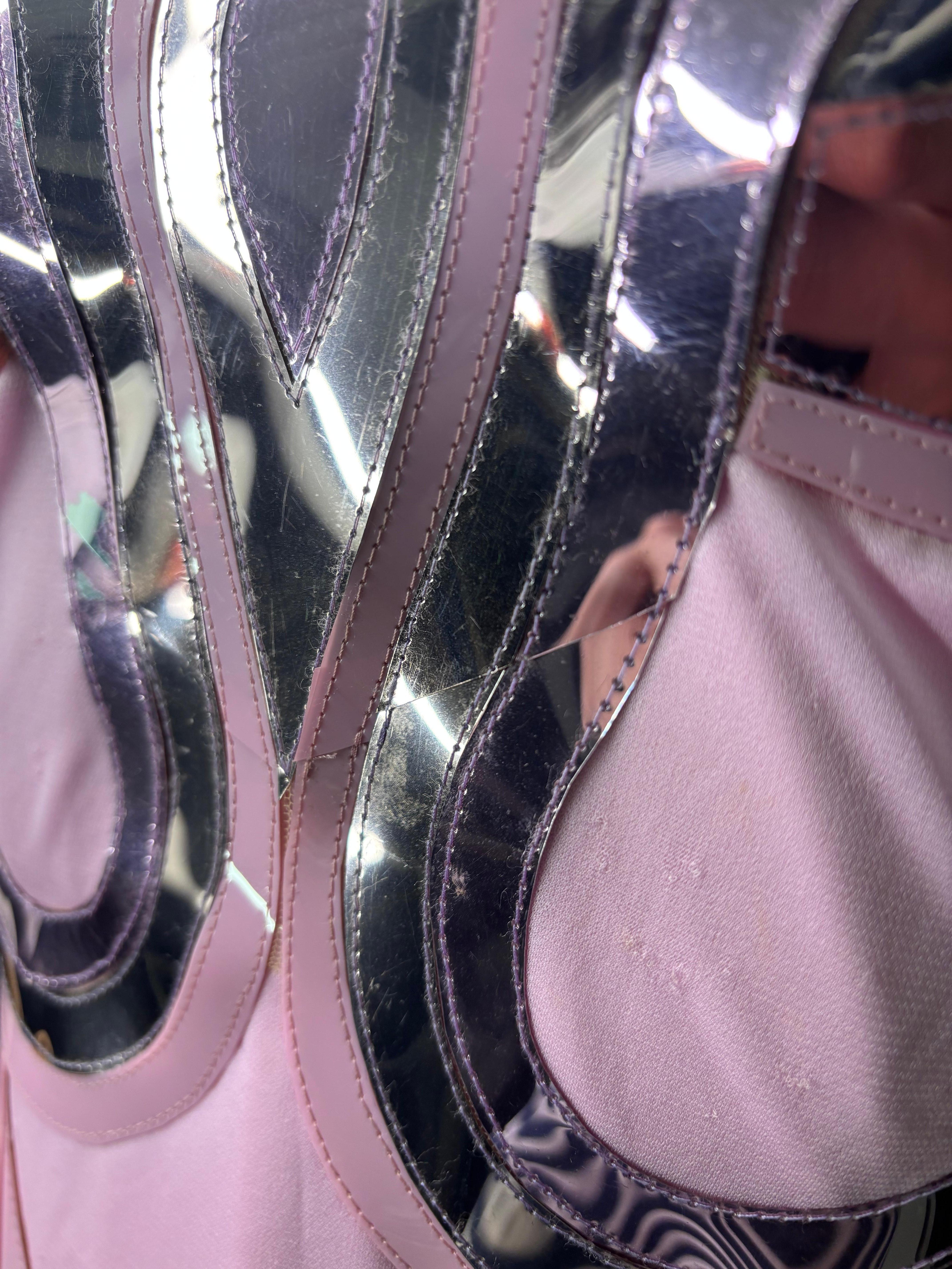 Abito rosa metallizzato senza schienale Versace P/E 2007 in vendita 3