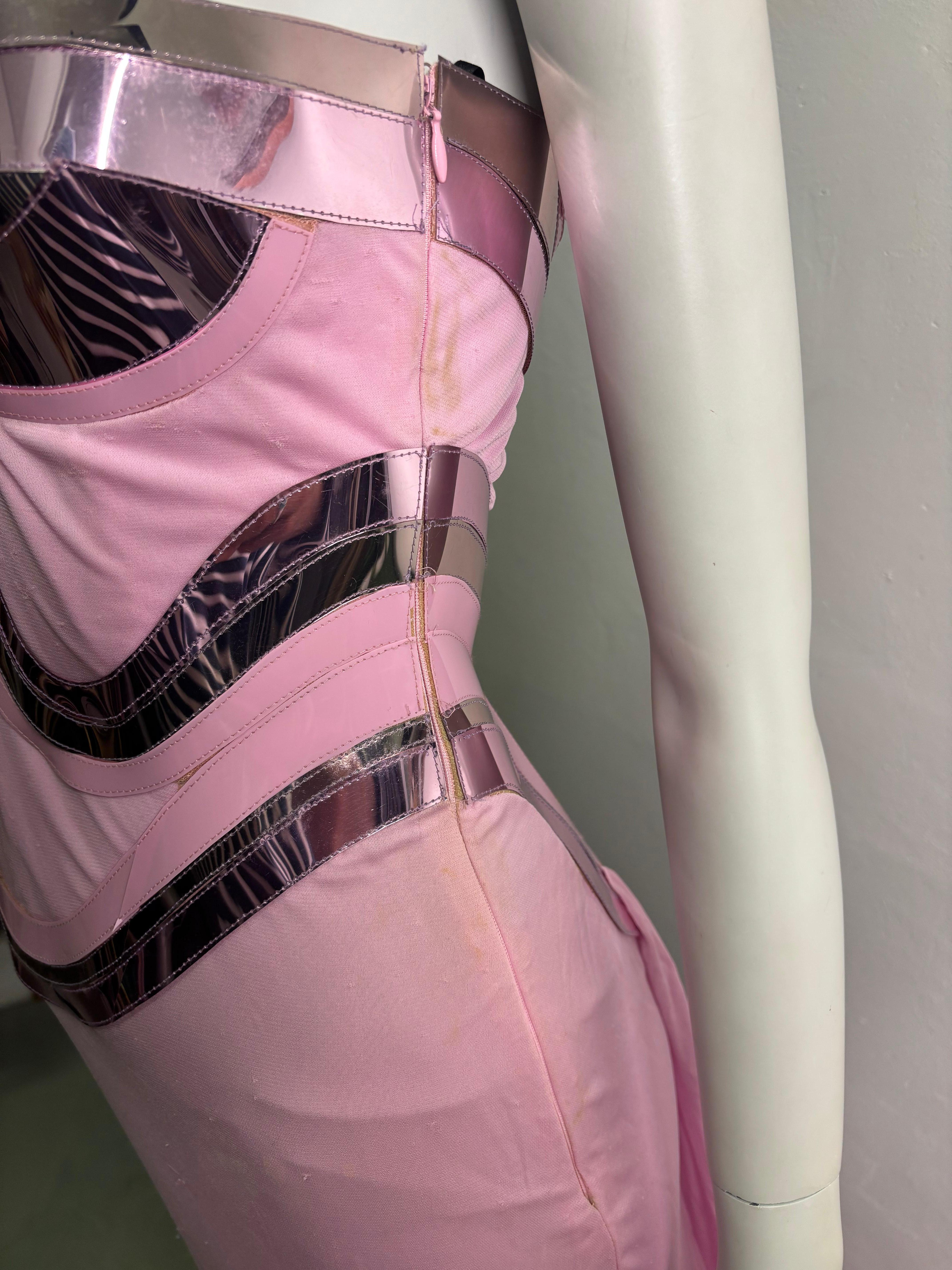 Abito rosa metallizzato senza schienale Versace P/E 2007 in vendita 4