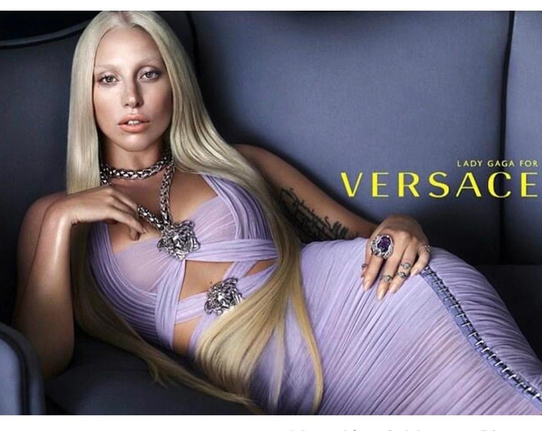 Versace S/S 2014 Laufsteg Medusa Kette verschönert Ausgeschnittenes halbdurchsichtiges gerafftes Kleid  11