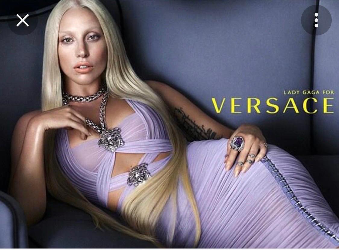 Versace S/S 2014 Laufsteg Medusa Kette verschönert Ausgeschnittenes halbdurchsichtiges gerafftes Kleid  13