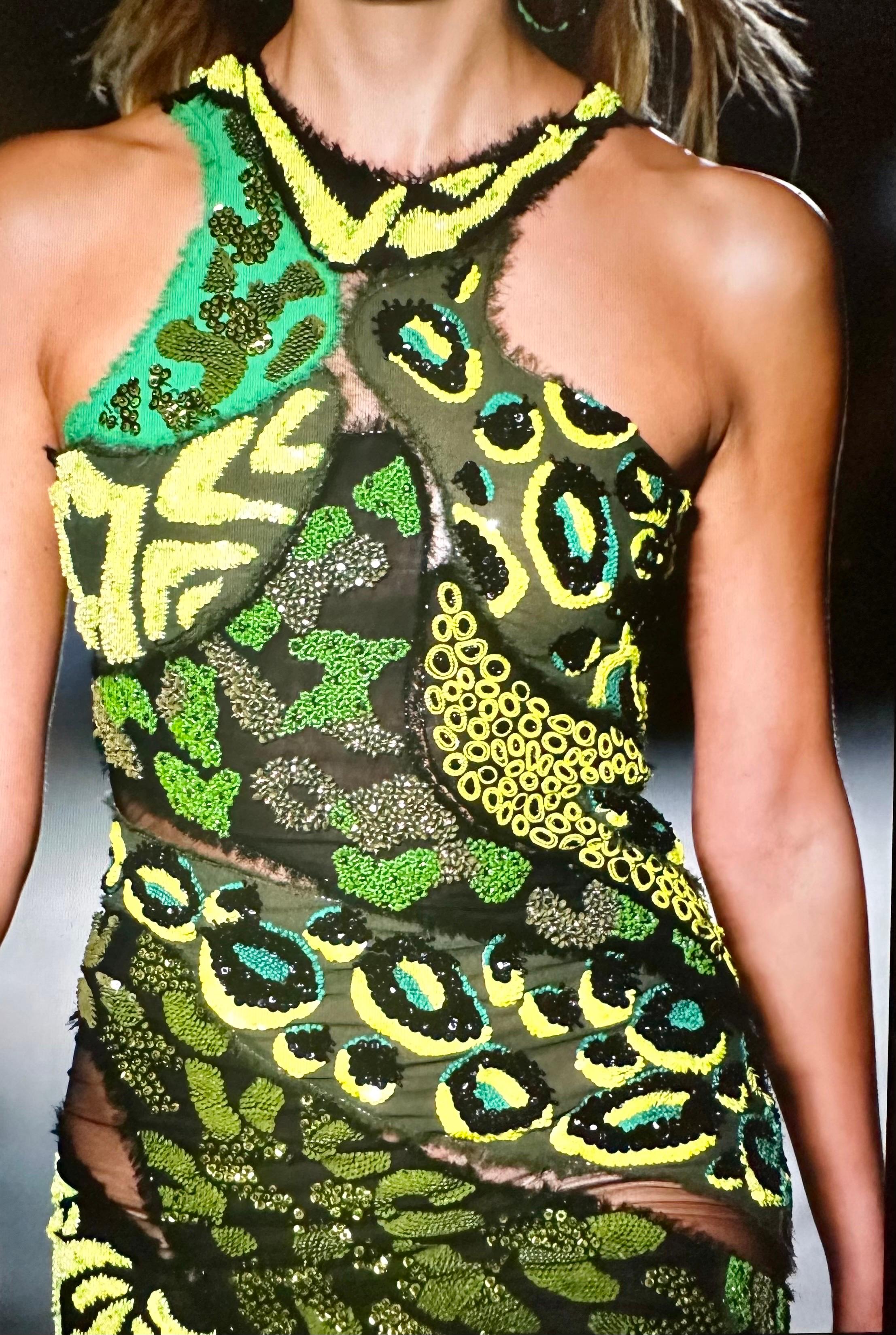 Versace S/S 2016 Pasarela Mini vestido de noche con paneles transparentes recortados y embellecidos en venta 5