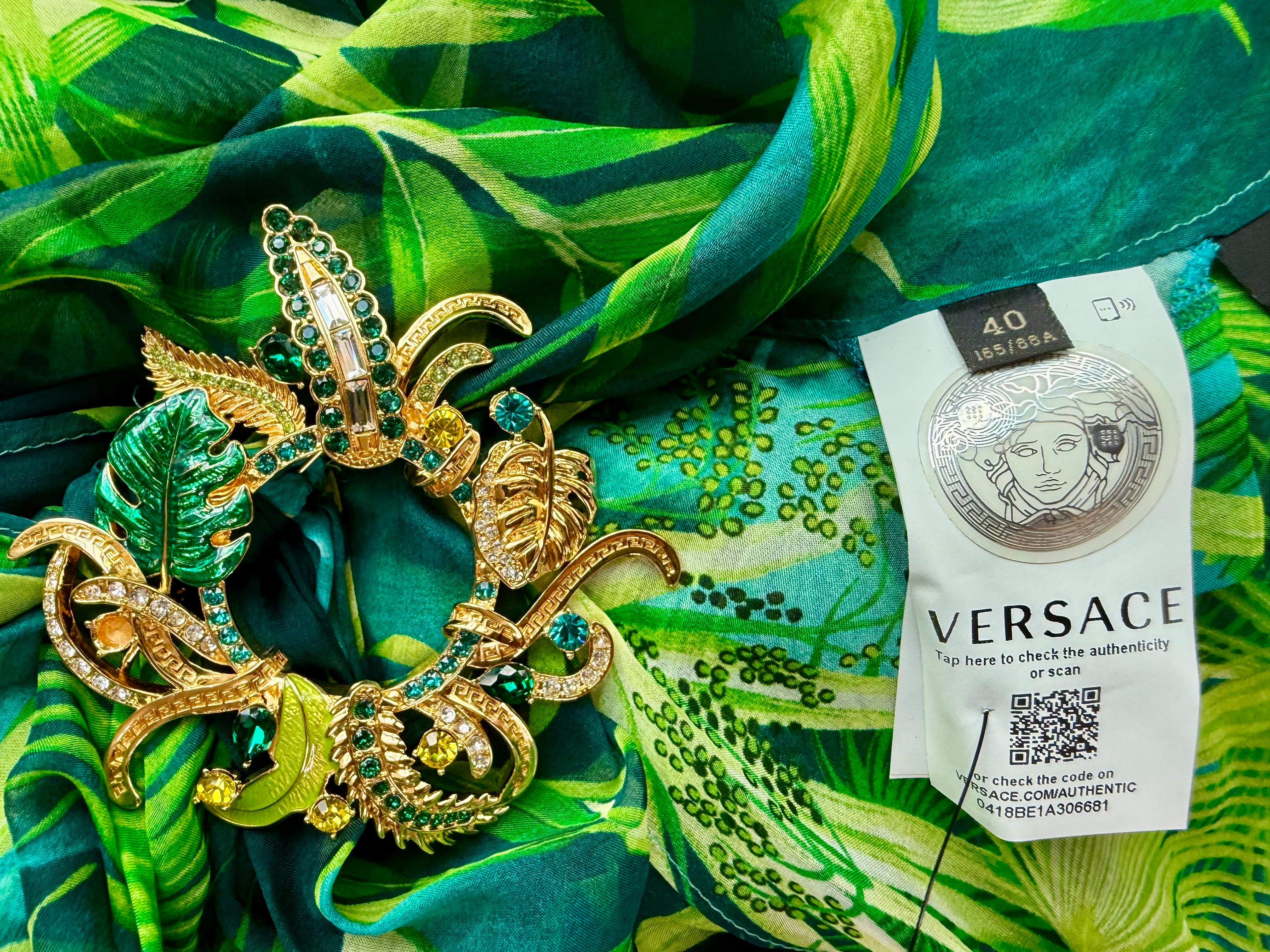 Abito da sera in seta con stampa Jungling impreziosito da Versace P/E 2020 in vendita 13
