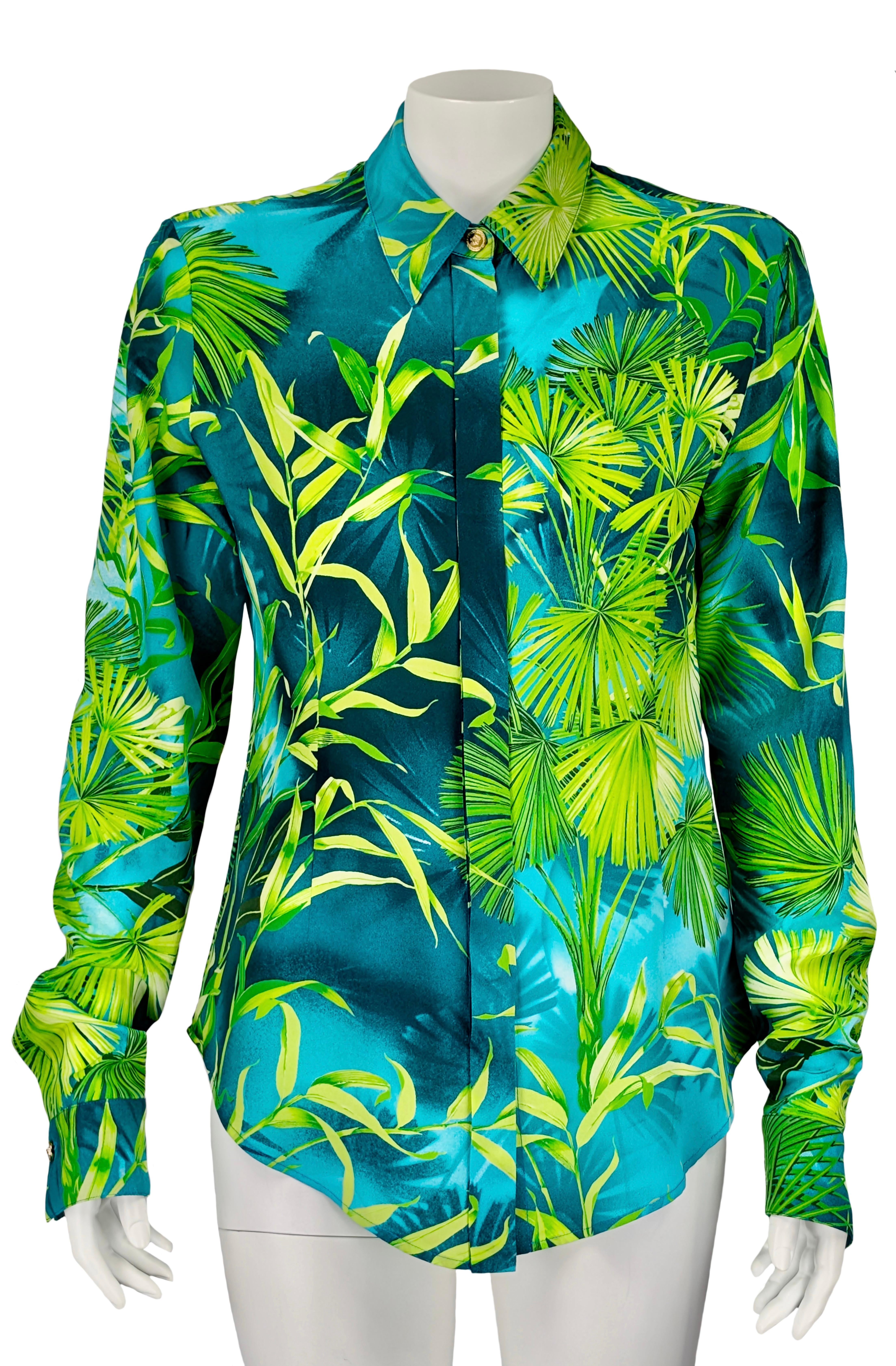 VERSACE S/S 2020 COLLECTION
Silk shirt 